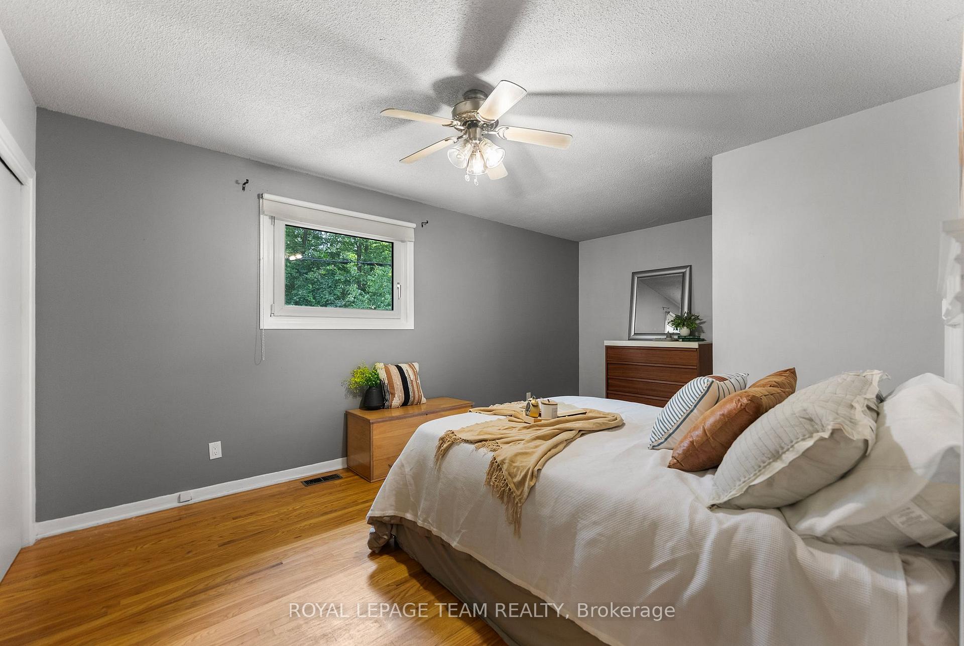 Photo 14 of 132 Pine Avenue, Renfrew — HOMEH