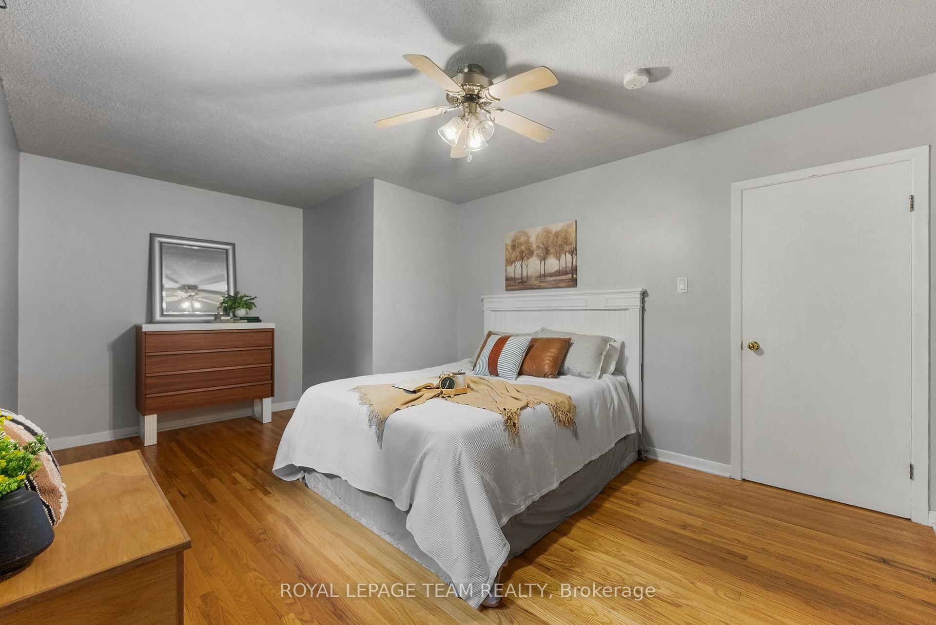 Photo 15 of 132 Pine Avenue, Renfrew — HOMEH