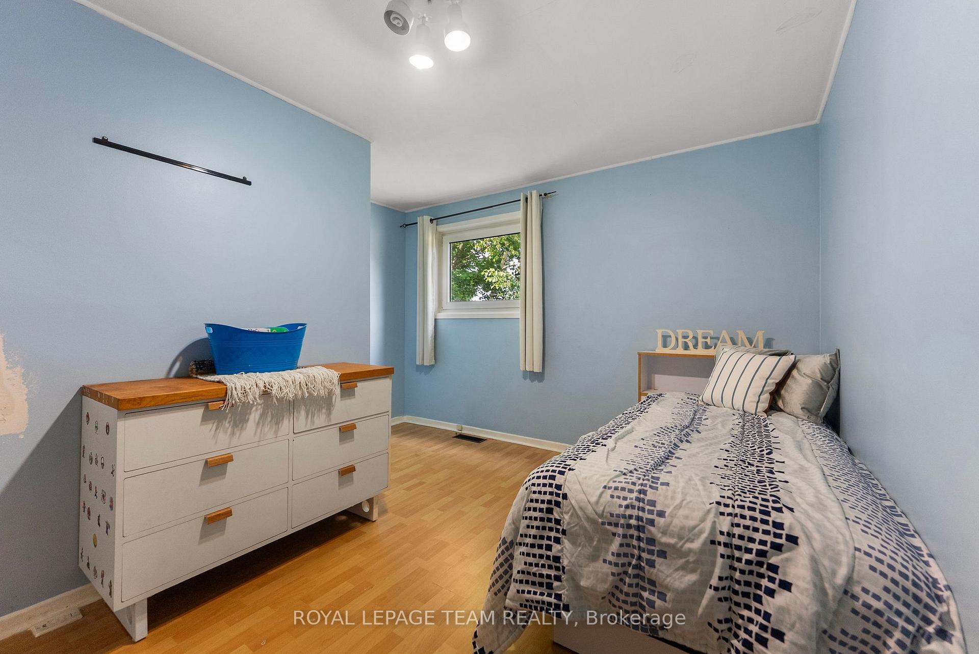 Photo 16 of 132 Pine Avenue, Renfrew — HOMEH