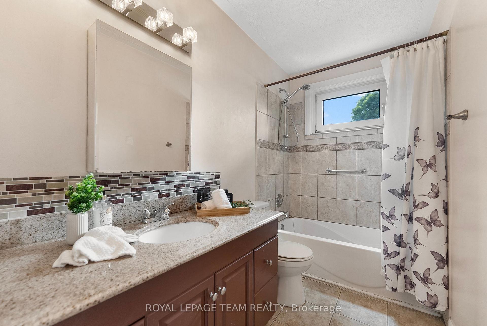 Photo 18 of 132 Pine Avenue, Renfrew — HOMEH
