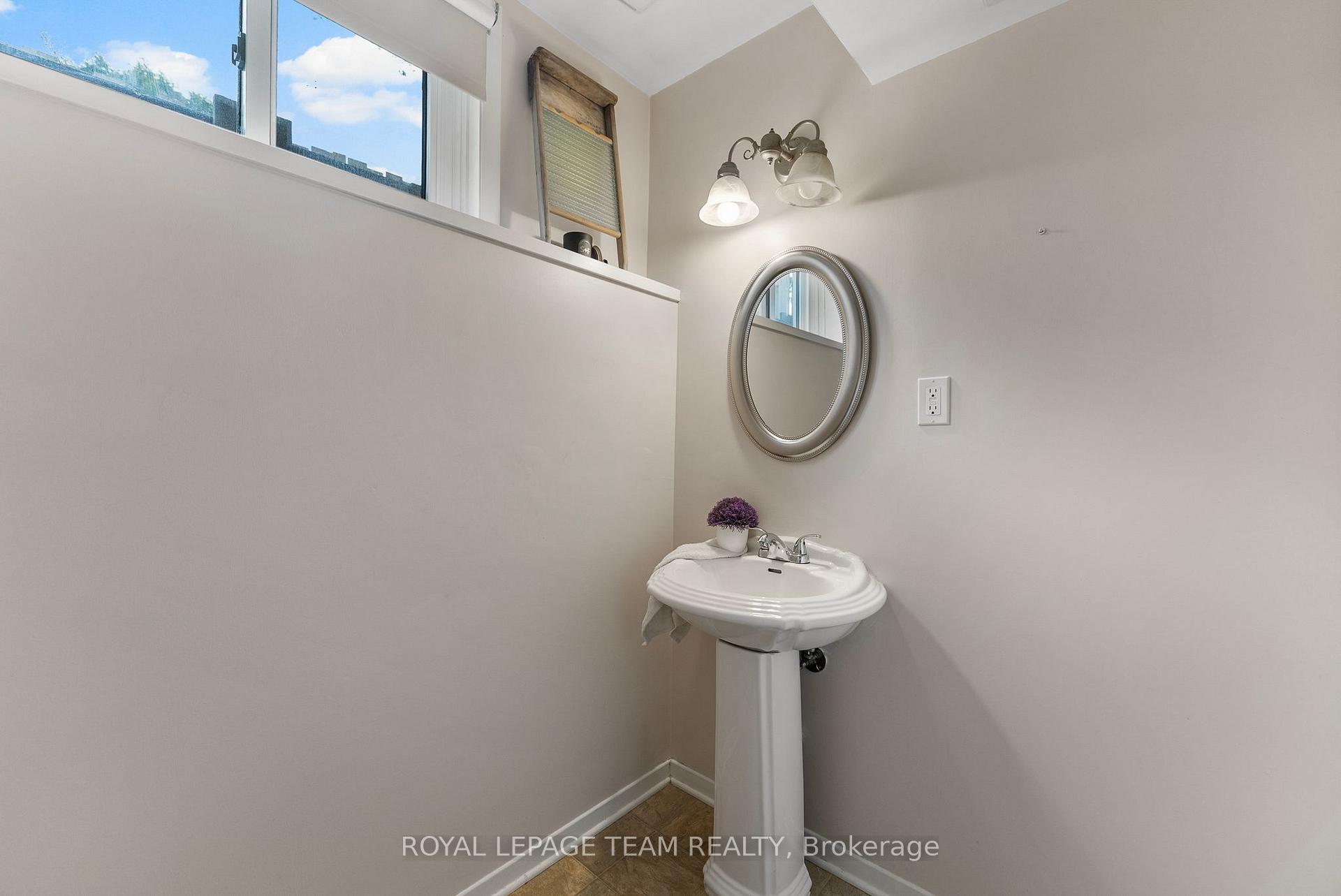 Photo 19 of 132 Pine Avenue, Renfrew — HOMEH