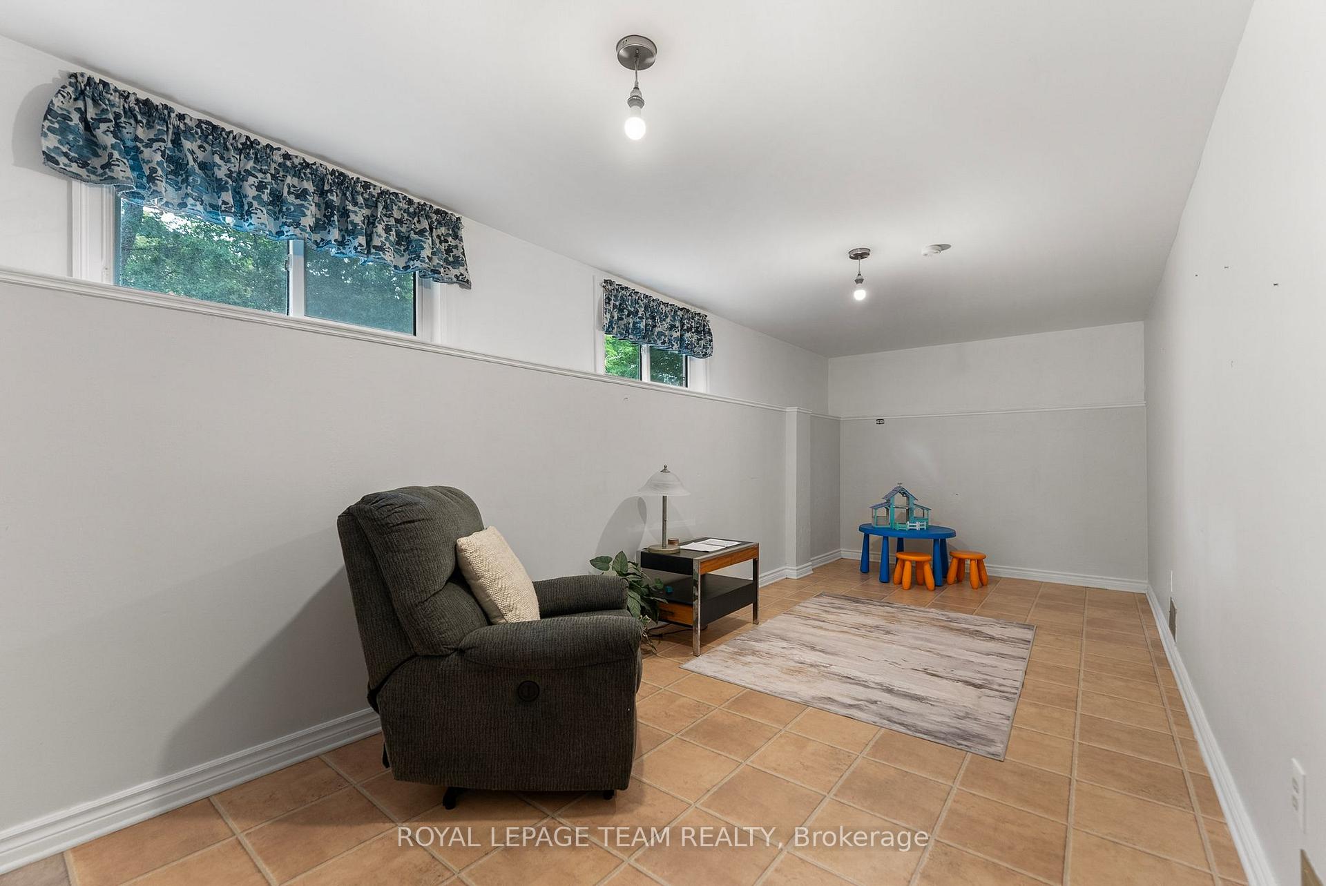 Photo 22 of 132 Pine Avenue, Renfrew — HOMEH