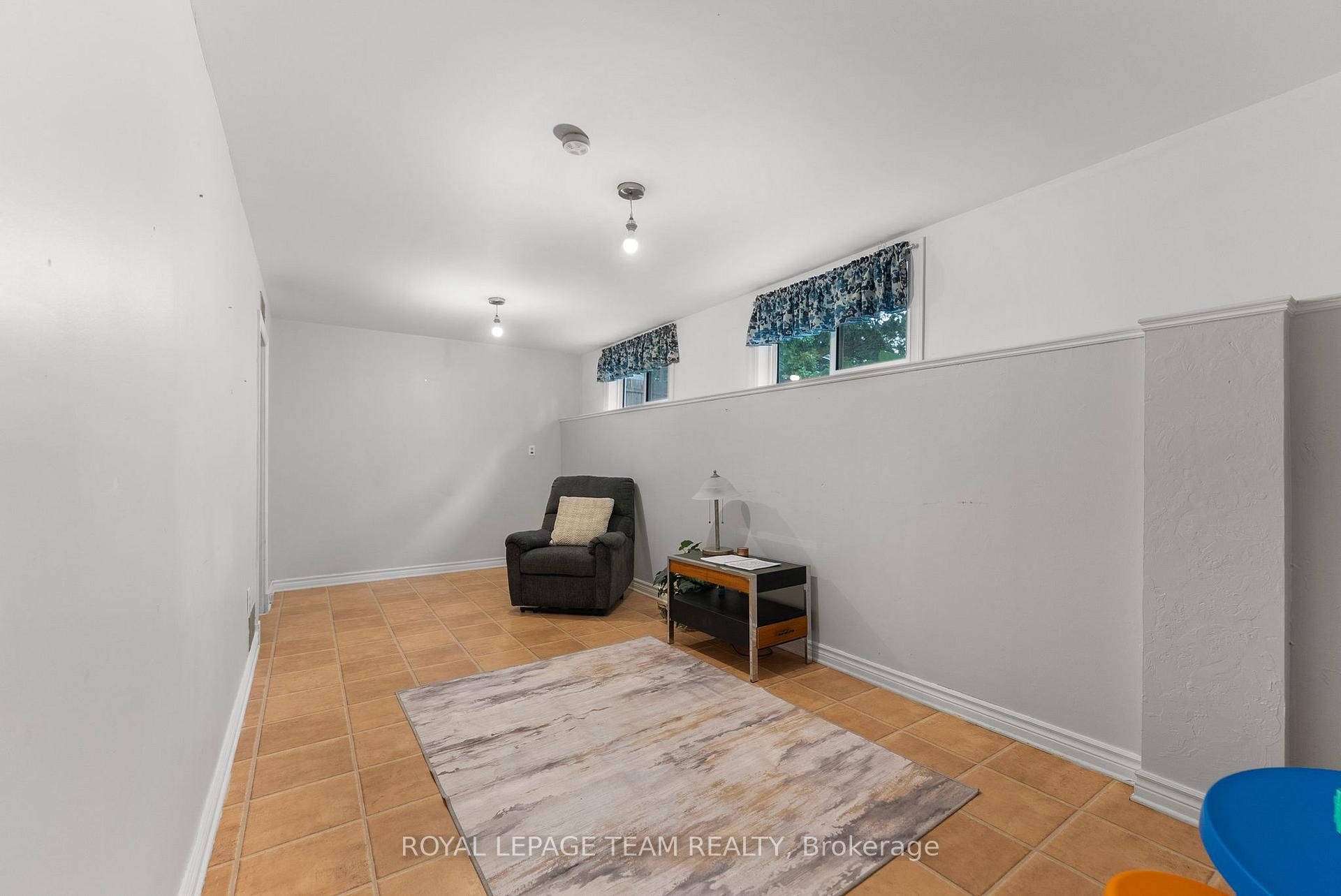 Photo 23 of 132 Pine Avenue, Renfrew — HOMEH