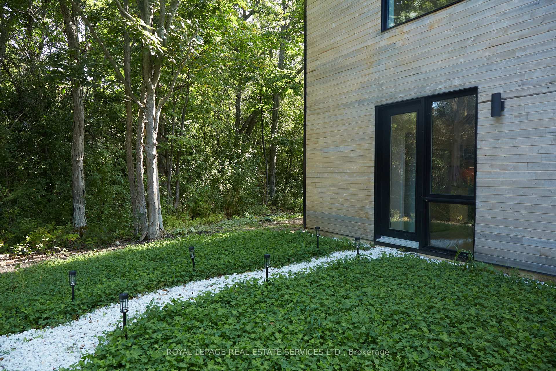 Photo 34 of 372 Prinyers Cove Crescent, Prince Edward County, North Marysburg Ward — HOMEH