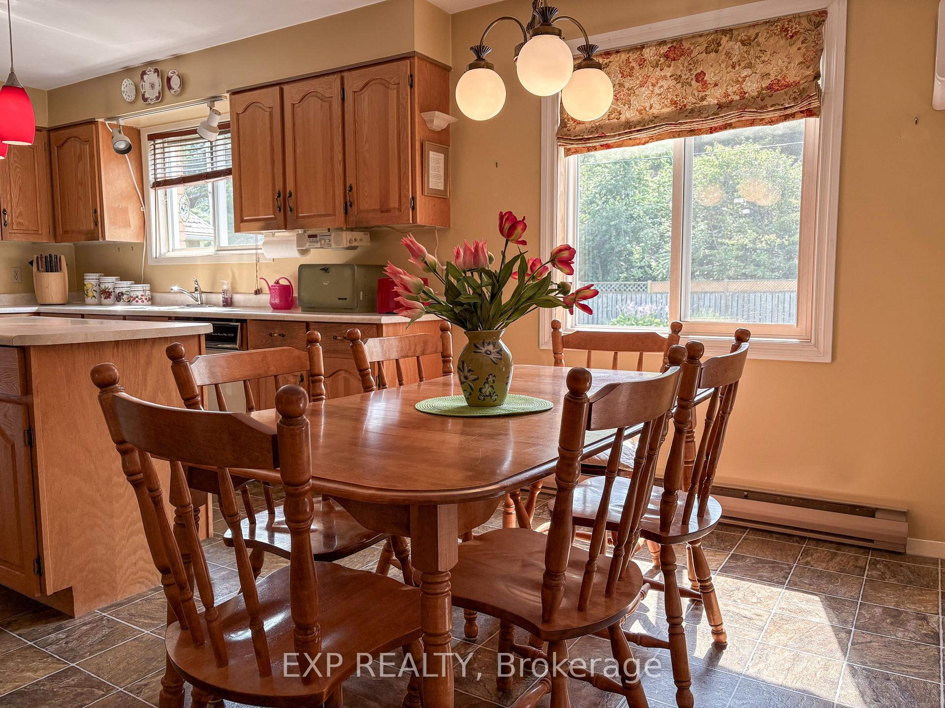 Photo 4 of 135 Ivy Avenue, Renfrew — HOMEH