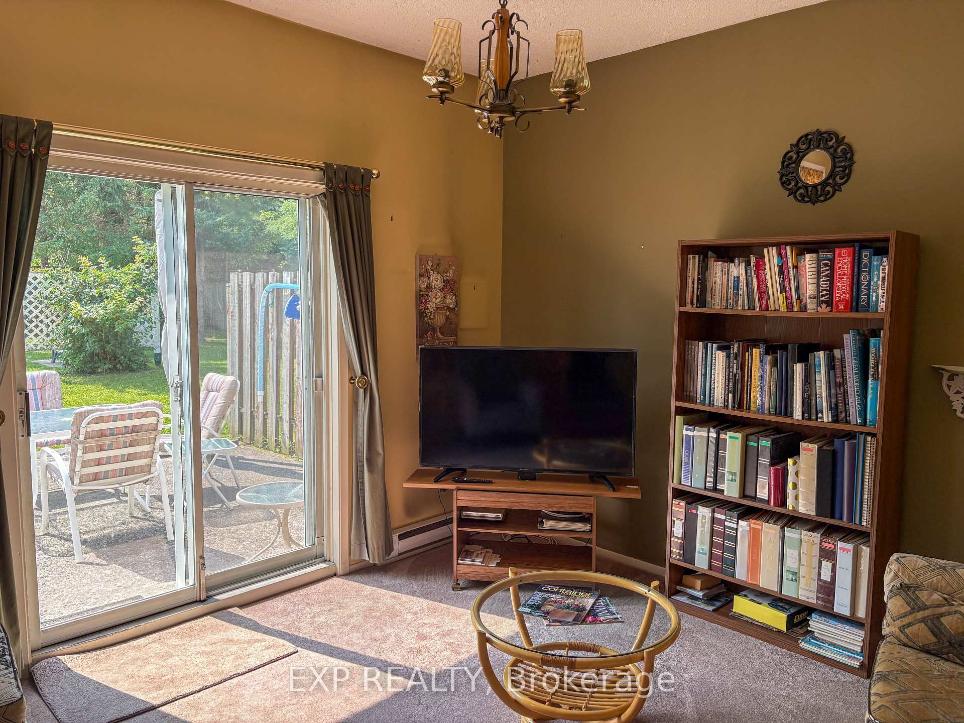 Photo 6 of 135 Ivy Avenue, Renfrew — HOMEH