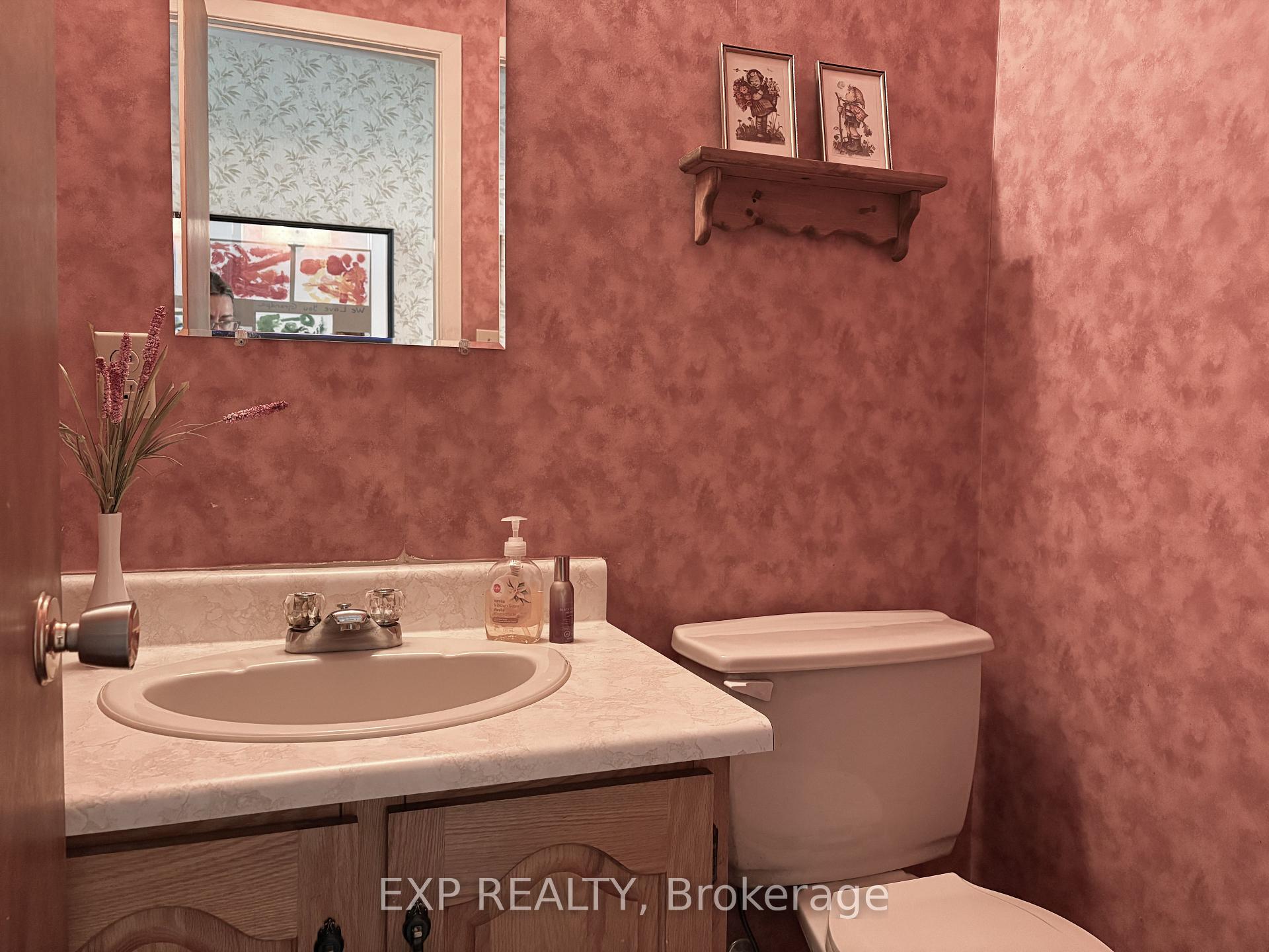 Photo 11 of 135 Ivy Avenue, Renfrew — HOMEH