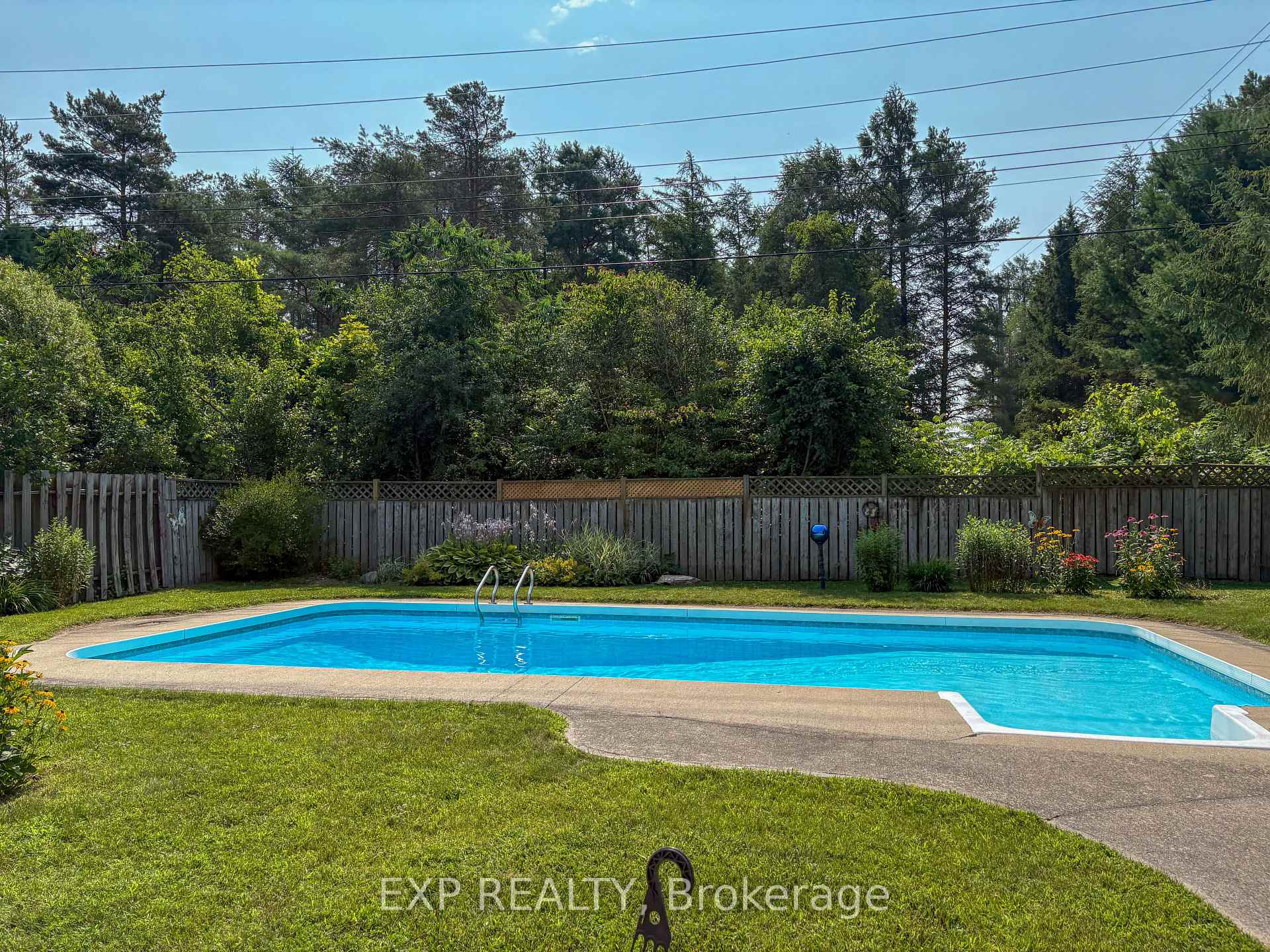 Photo 18 of 135 Ivy Avenue, Renfrew — HOMEH