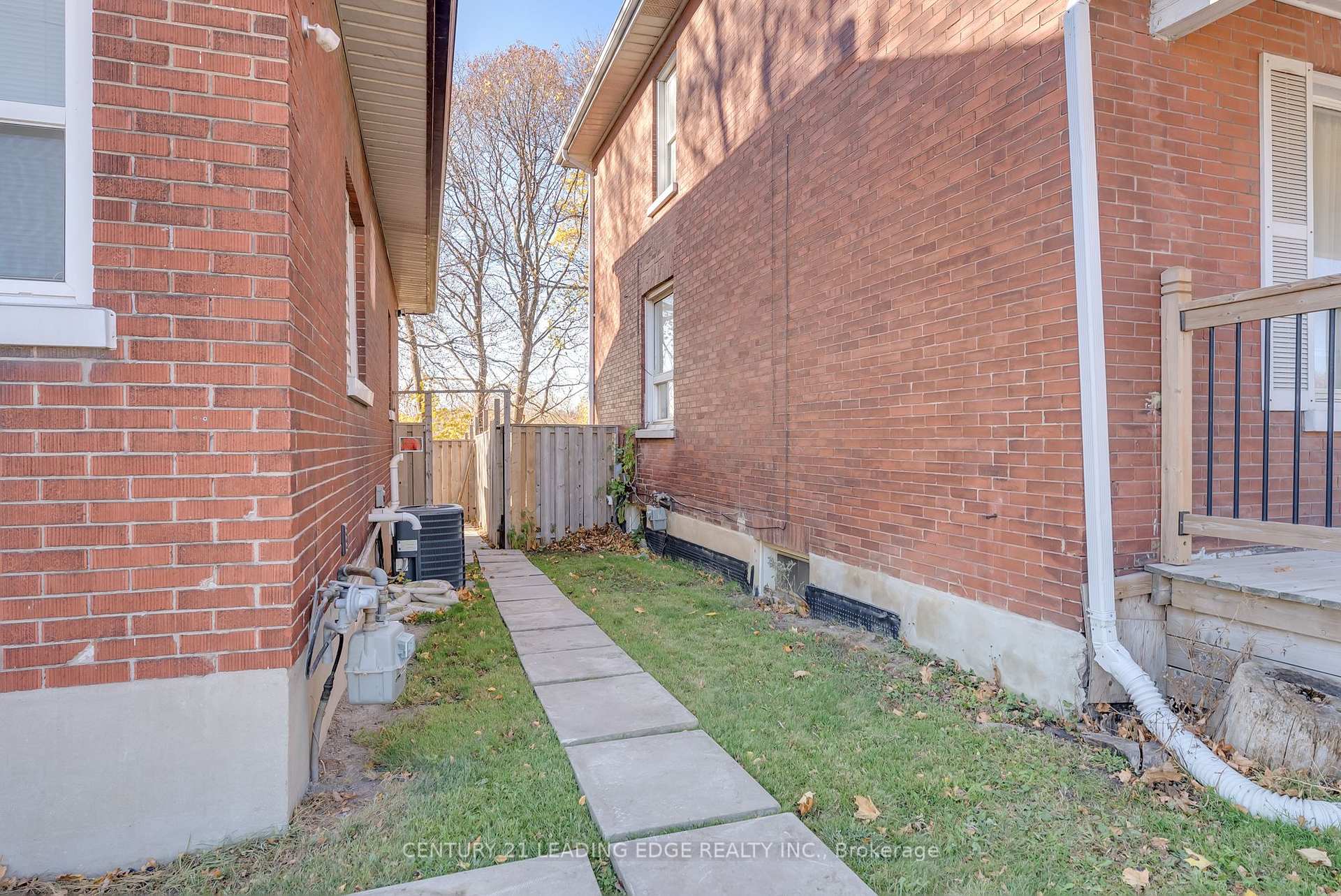 Photo 1 of Unit Bsmt, 582 Simcoe Street, Oshawa, Central — HOMEH