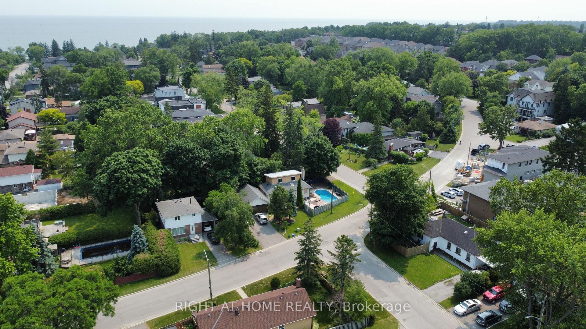 Photo 4 of 668 Marksbury Road, Pickering, West Shore — HOMEH