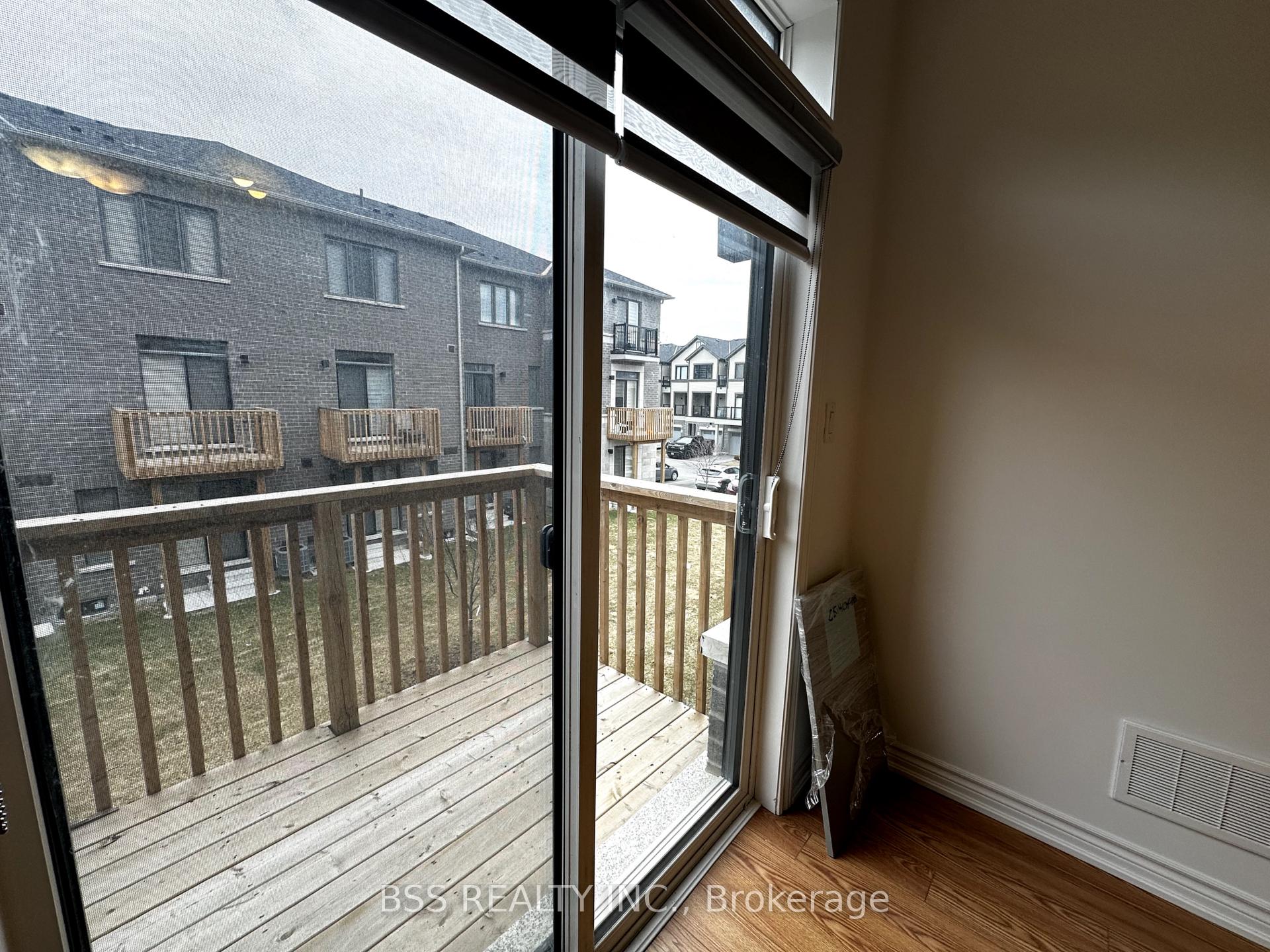 Photo 8 of 792 Eddystone Path, Oshawa, Donevan — HOMEH