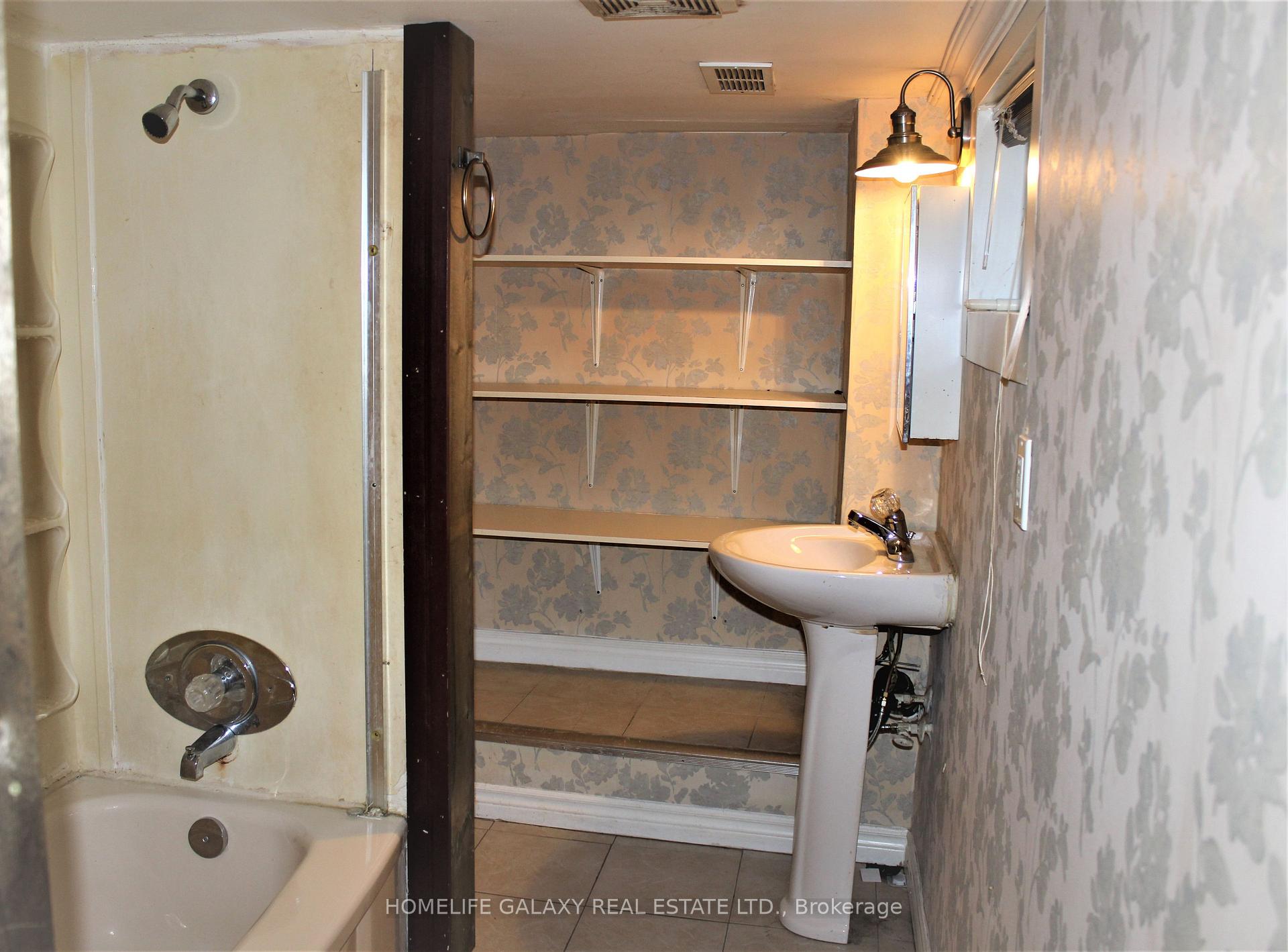 Photo 1 of 34 Nassau Street, Oshawa, Vanier — HOMEH