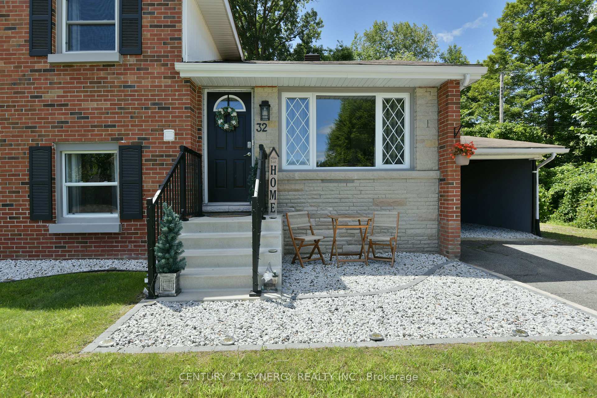 Photo 2 of 32 Francis Street, Renfrew — HOMEH