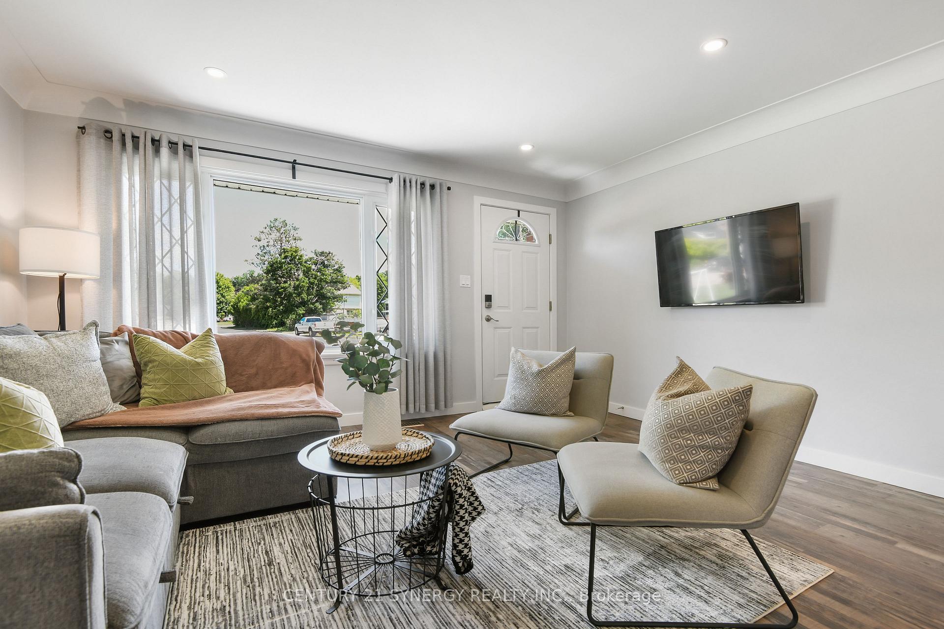 Photo 4 of 32 Francis Street, Renfrew — HOMEH