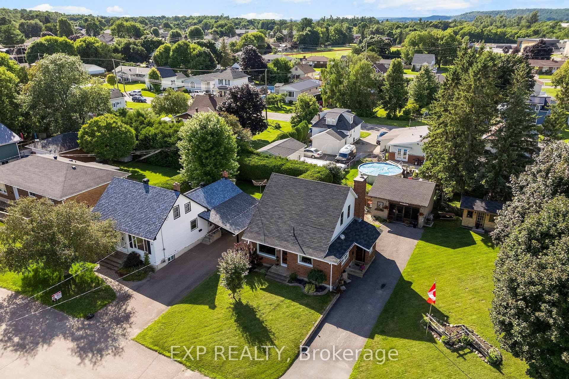 Photo 3 of 84 Graham Avenue, Renfrew — HOMEH