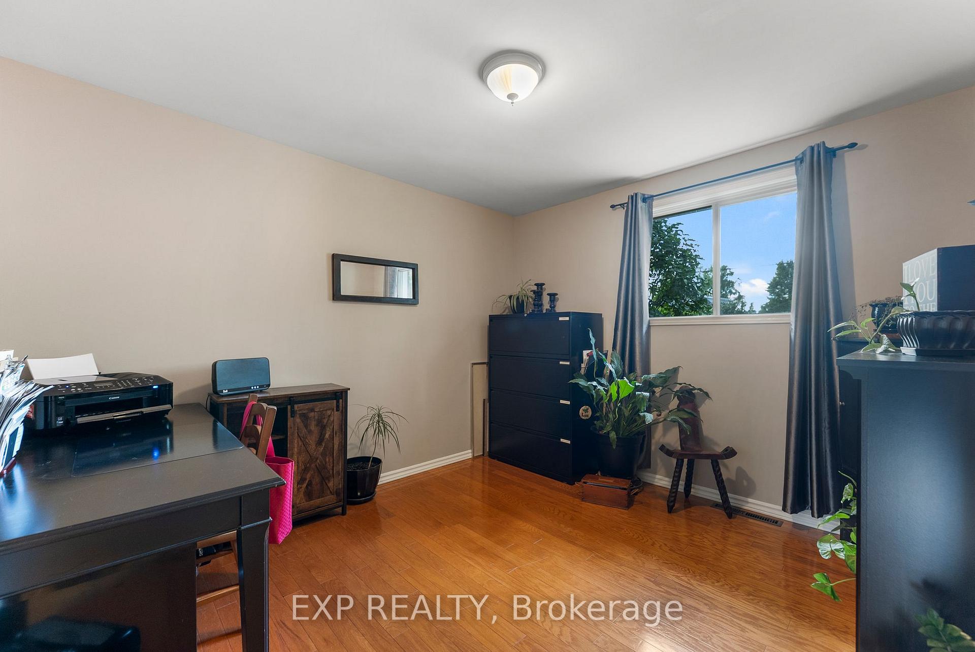 Photo 13 of 84 Graham Avenue, Renfrew — HOMEH
