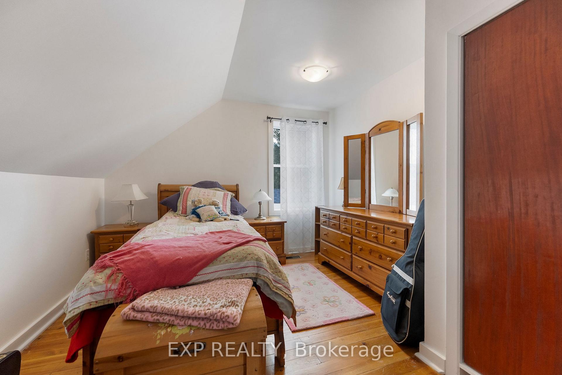Photo 15 of 84 Graham Avenue, Renfrew — HOMEH