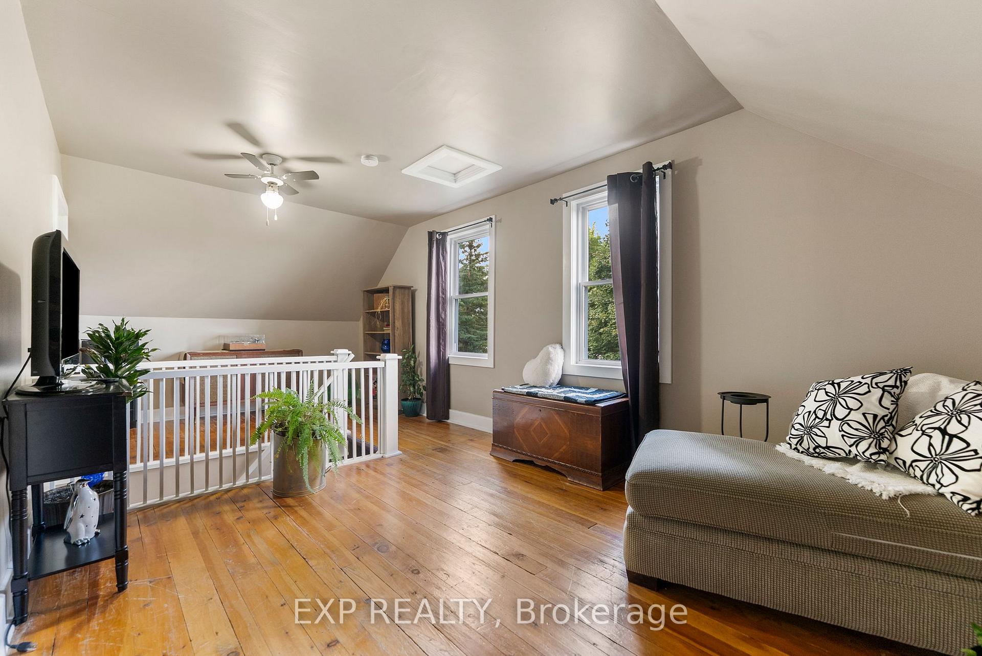 Photo 17 of 84 Graham Avenue, Renfrew — HOMEH