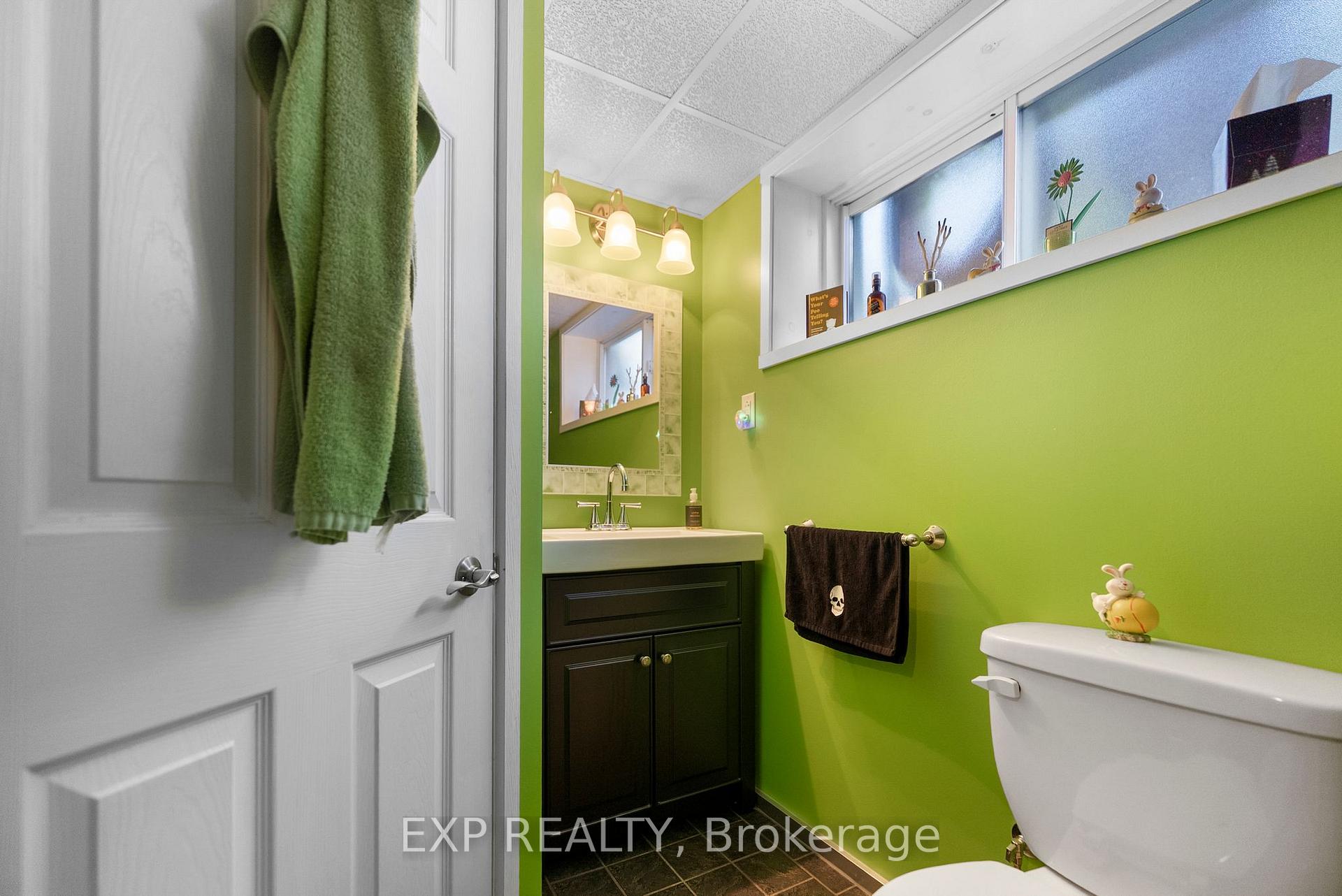 Photo 19 of 84 Graham Avenue, Renfrew — HOMEH