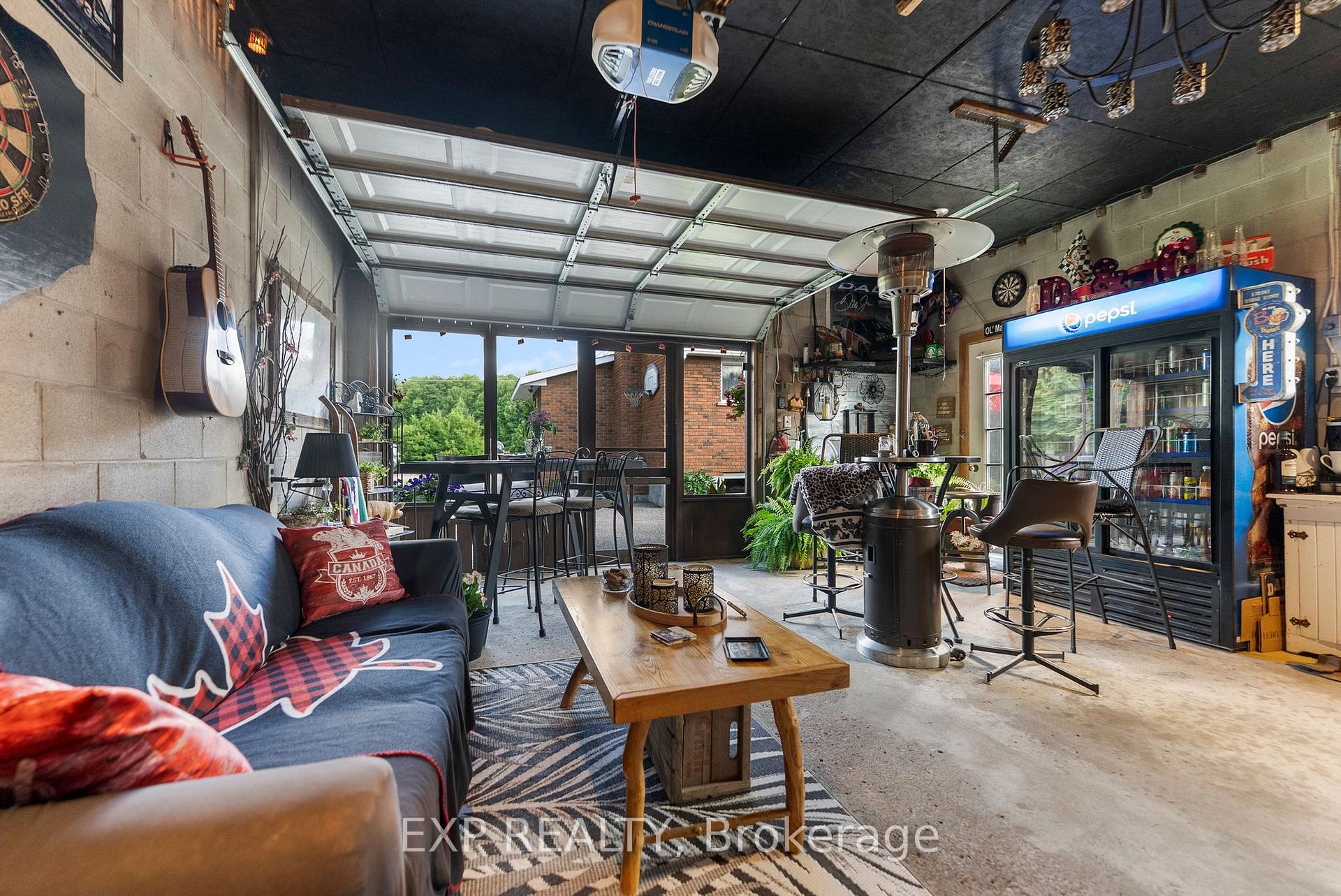 Photo 24 of 84 Graham Avenue, Renfrew — HOMEH