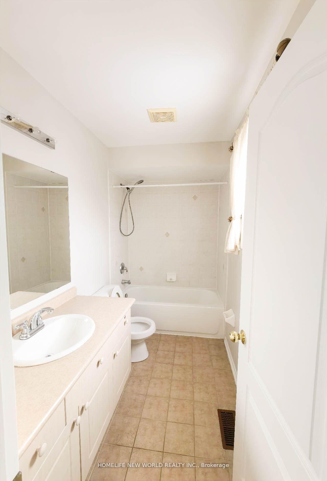 Photo 10 of 1388 Linstead Street, Oshawa, Taunton — HOMEH