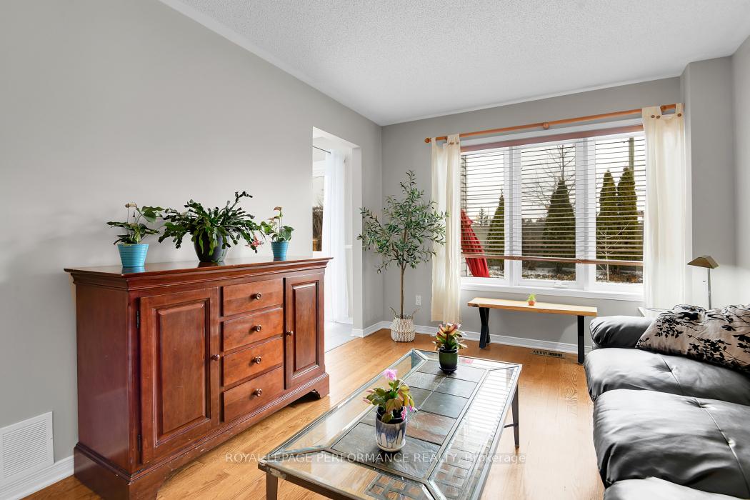 Photo 5 of 1501 Aline Avenue, Ottawa, Fallingbrook/Pineridge — HOMEH