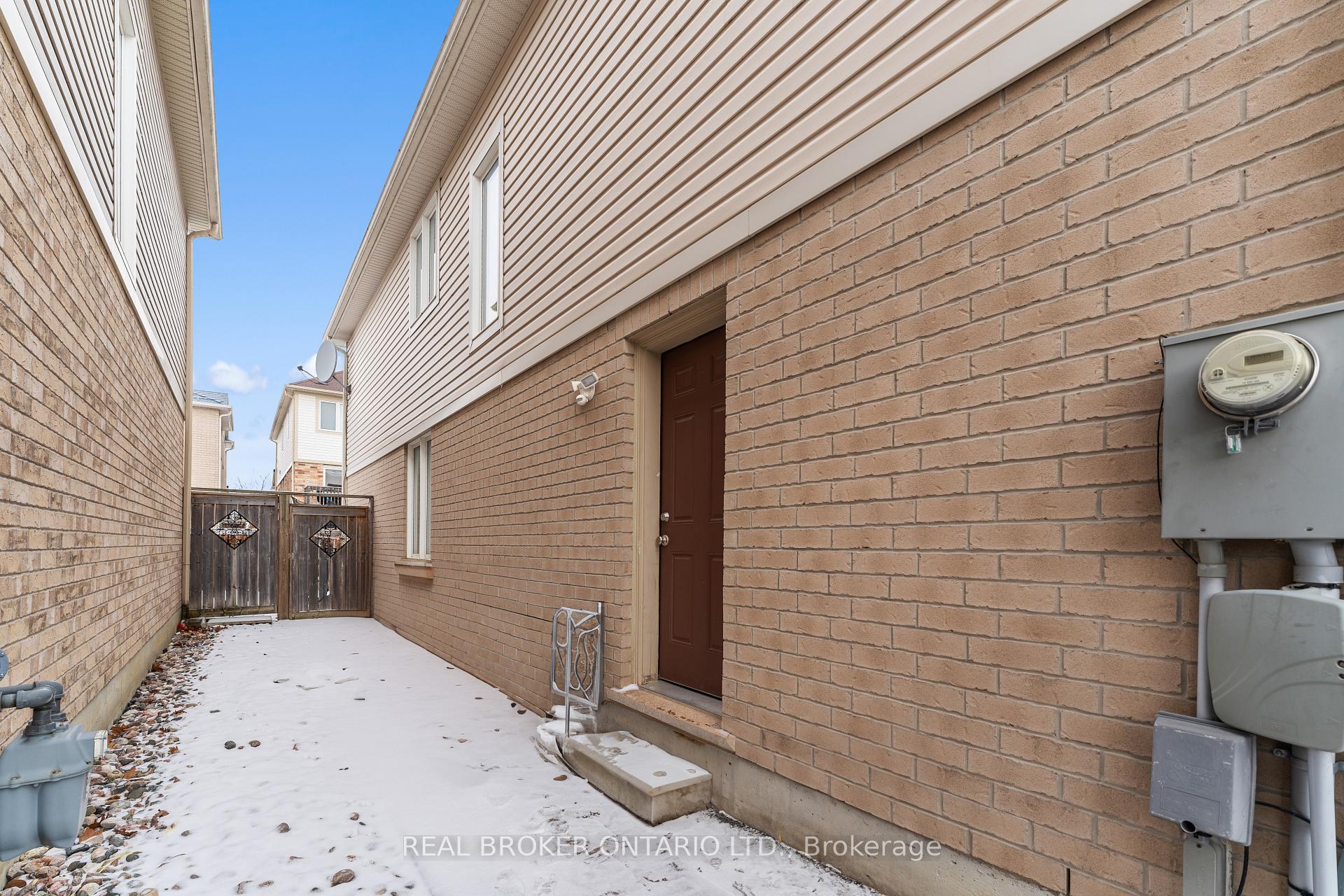 Photo 2 of 1718 Kalmar BSMT Avenue, Pickering, Duffin Heights — HOMEH