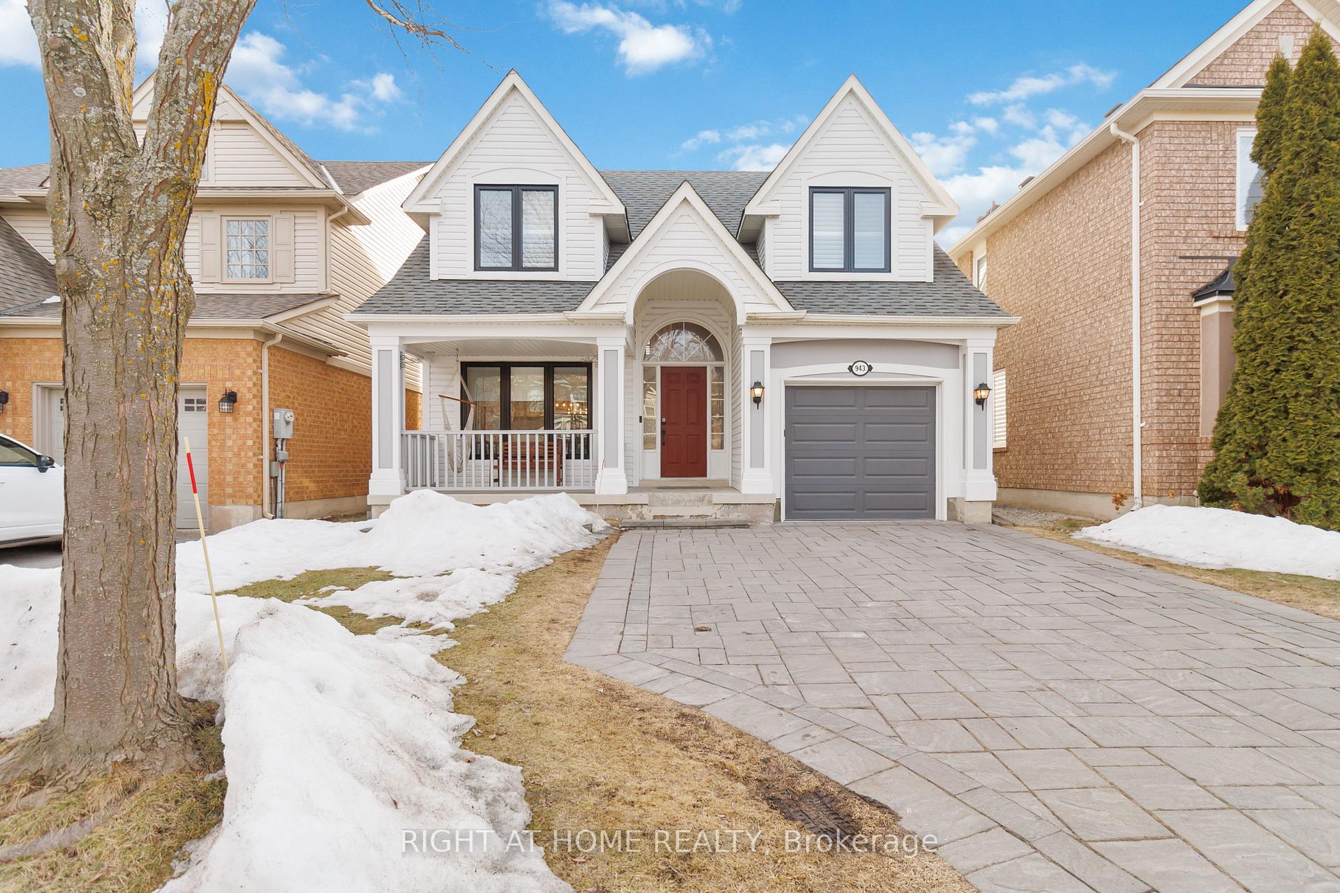 Front of 943 McDuffe Crescent