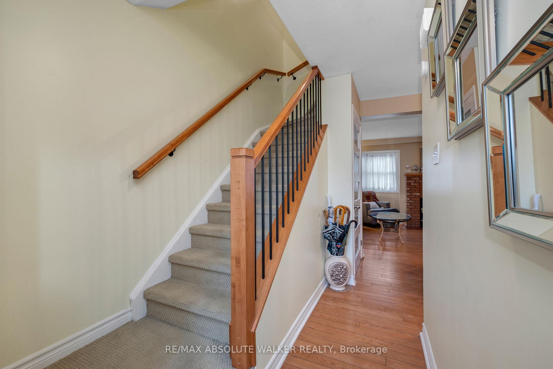 Photo 4 of 1470 Deavy Way, Ottawa, Bilberry Creek/Queenswood Heights — HOMEH