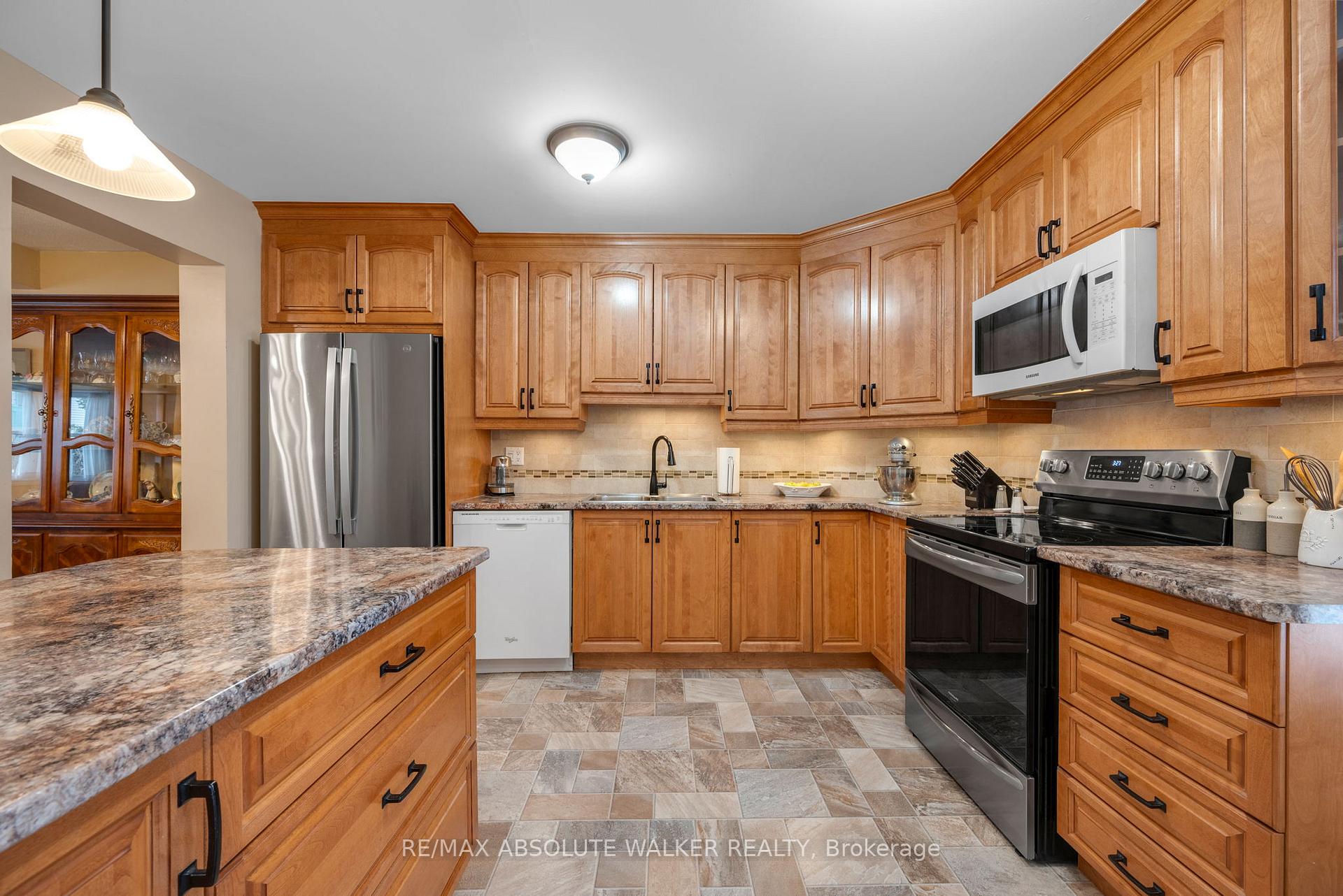 Photo 11 of 1470 Deavy Way, Ottawa, Bilberry Creek/Queenswood Heights — HOMEH
