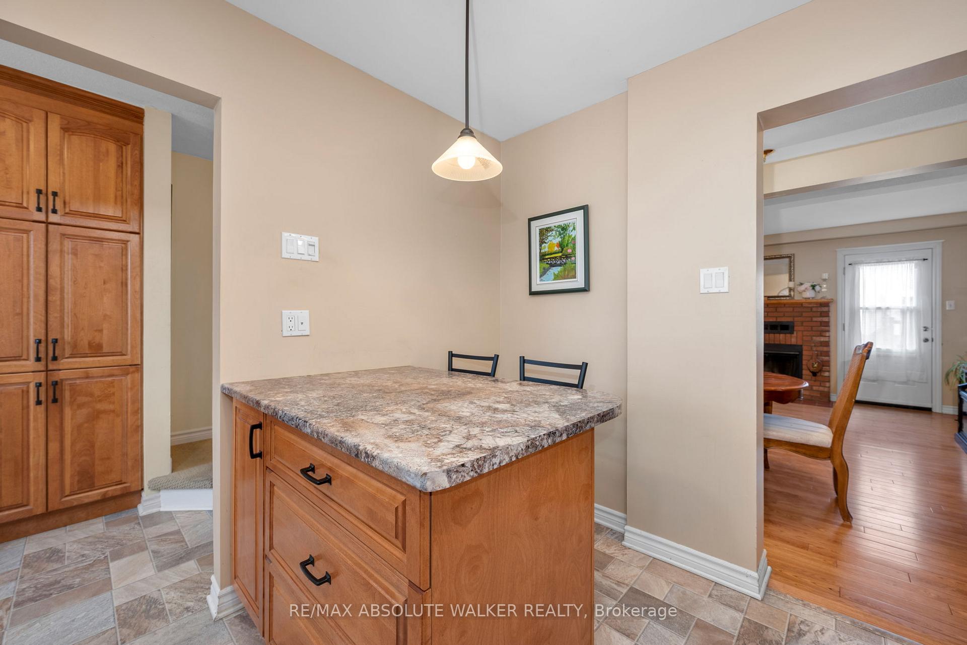 Photo 13 of 1470 Deavy Way, Ottawa, Bilberry Creek/Queenswood Heights — HOMEH