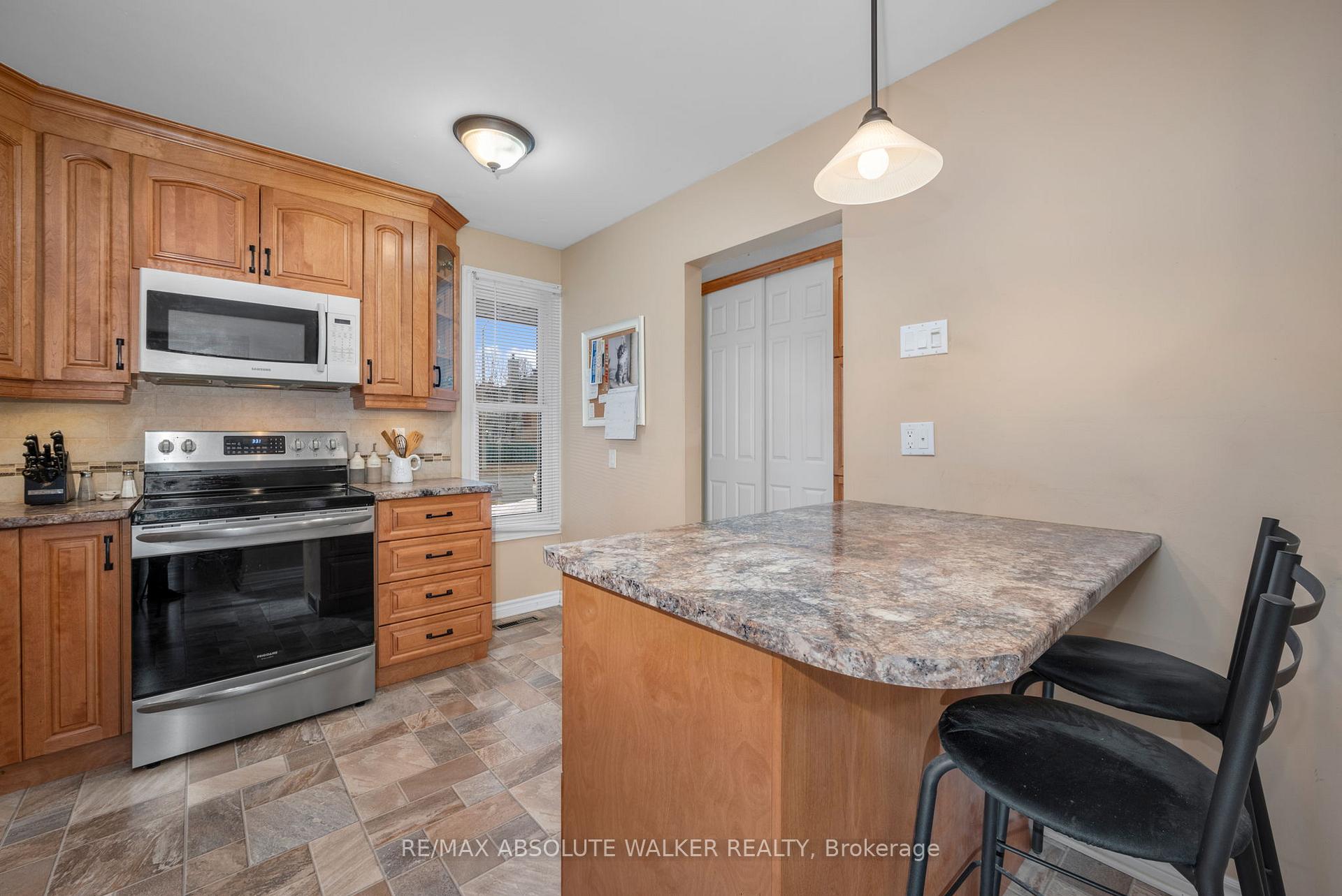Photo 14 of 1470 Deavy Way, Ottawa, Bilberry Creek/Queenswood Heights — HOMEH