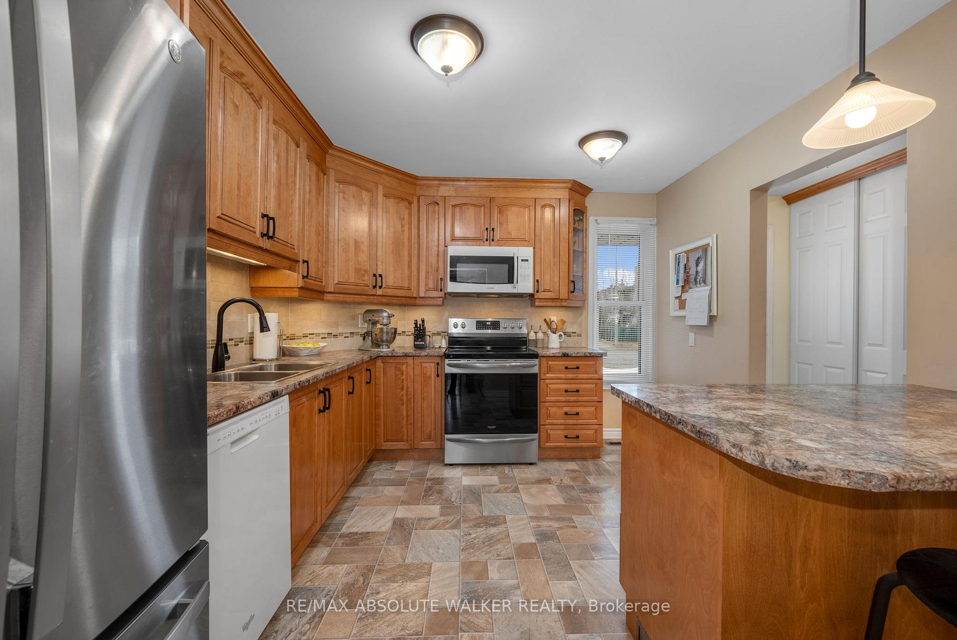 Photo 15 of 1470 Deavy Way, Ottawa, Bilberry Creek/Queenswood Heights — HOMEH
