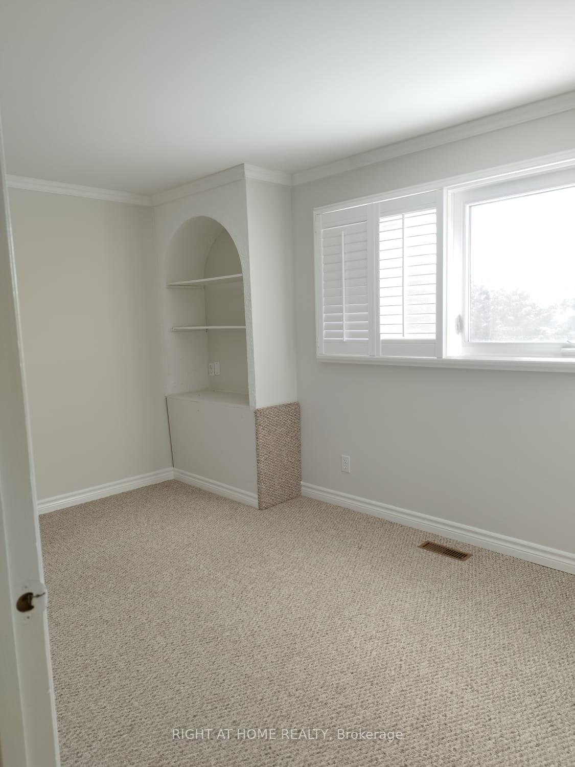 Photo 8 of 860 Batory Avenue, Pickering, West Shore — HOMEH