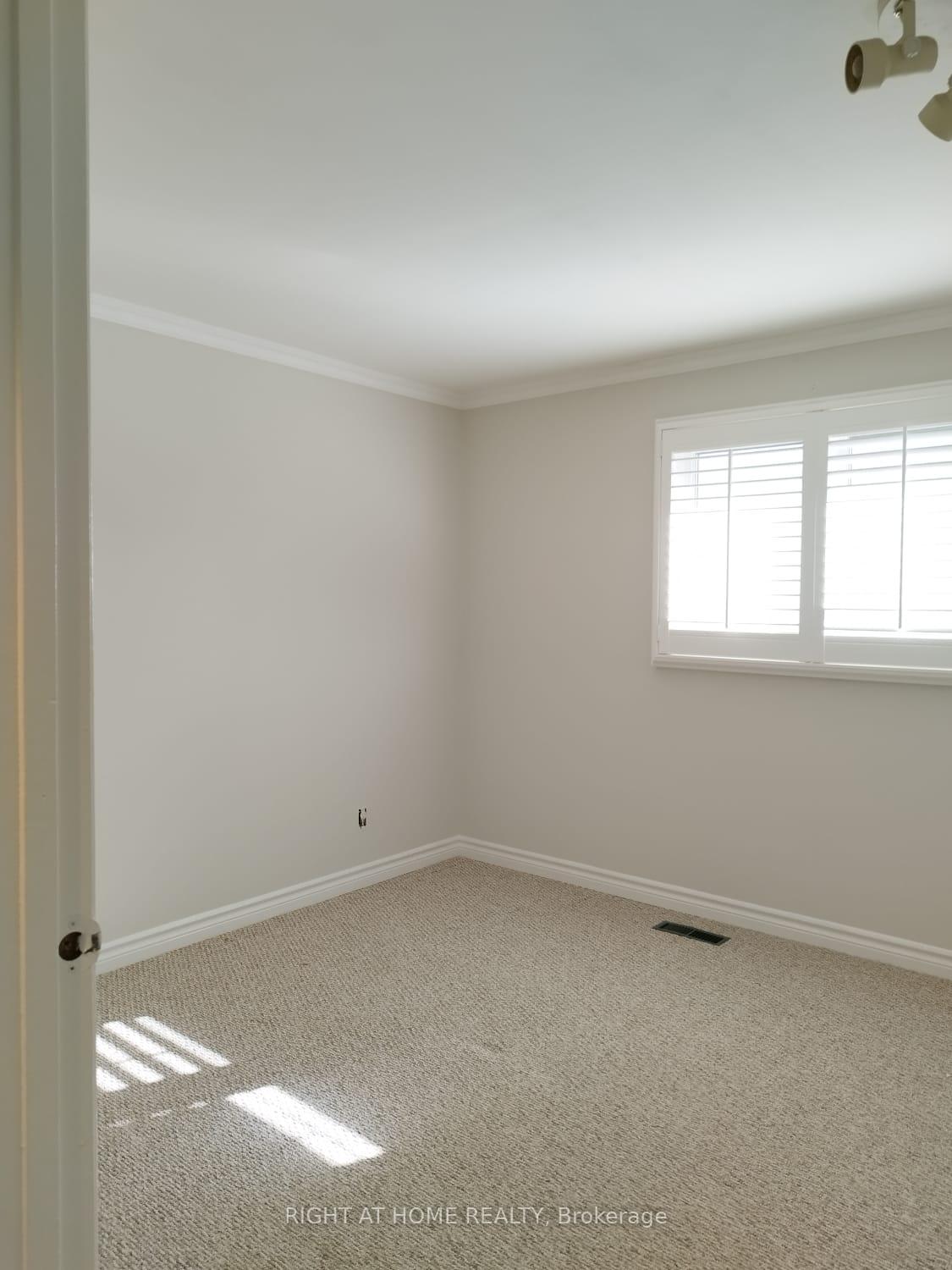 Photo 12 of 860 Batory Avenue, Pickering, West Shore — HOMEH