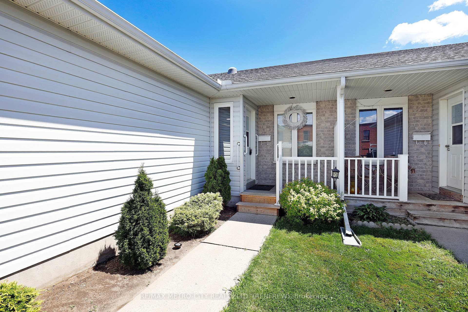 Photo 1 of 207 Renfrew Avenue W, Renfrew — HOMEH