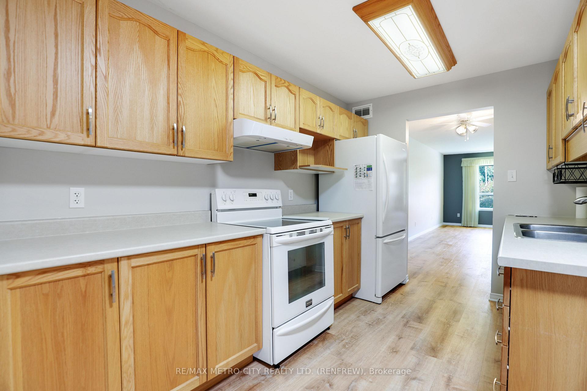 Photo 8 of 207 Renfrew Avenue W, Renfrew — HOMEH