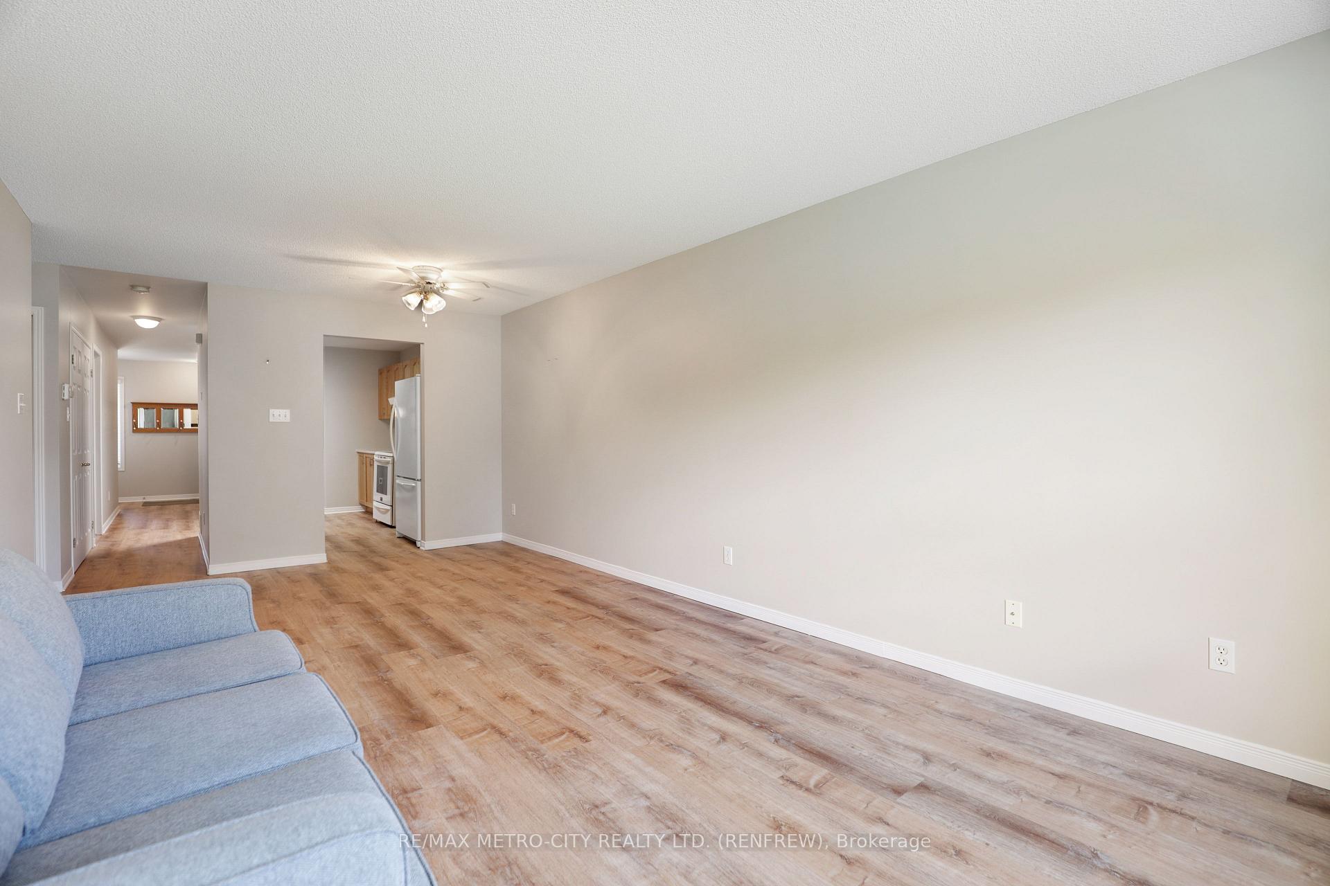 Photo 14 of 207 Renfrew Avenue W, Renfrew — HOMEH