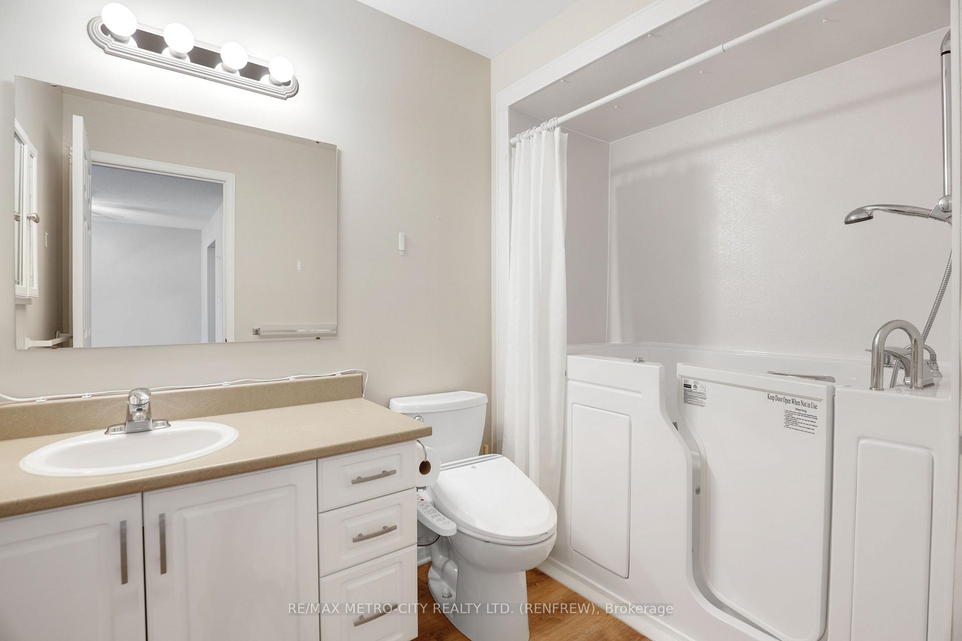Photo 17 of 207 Renfrew Avenue W, Renfrew — HOMEH
