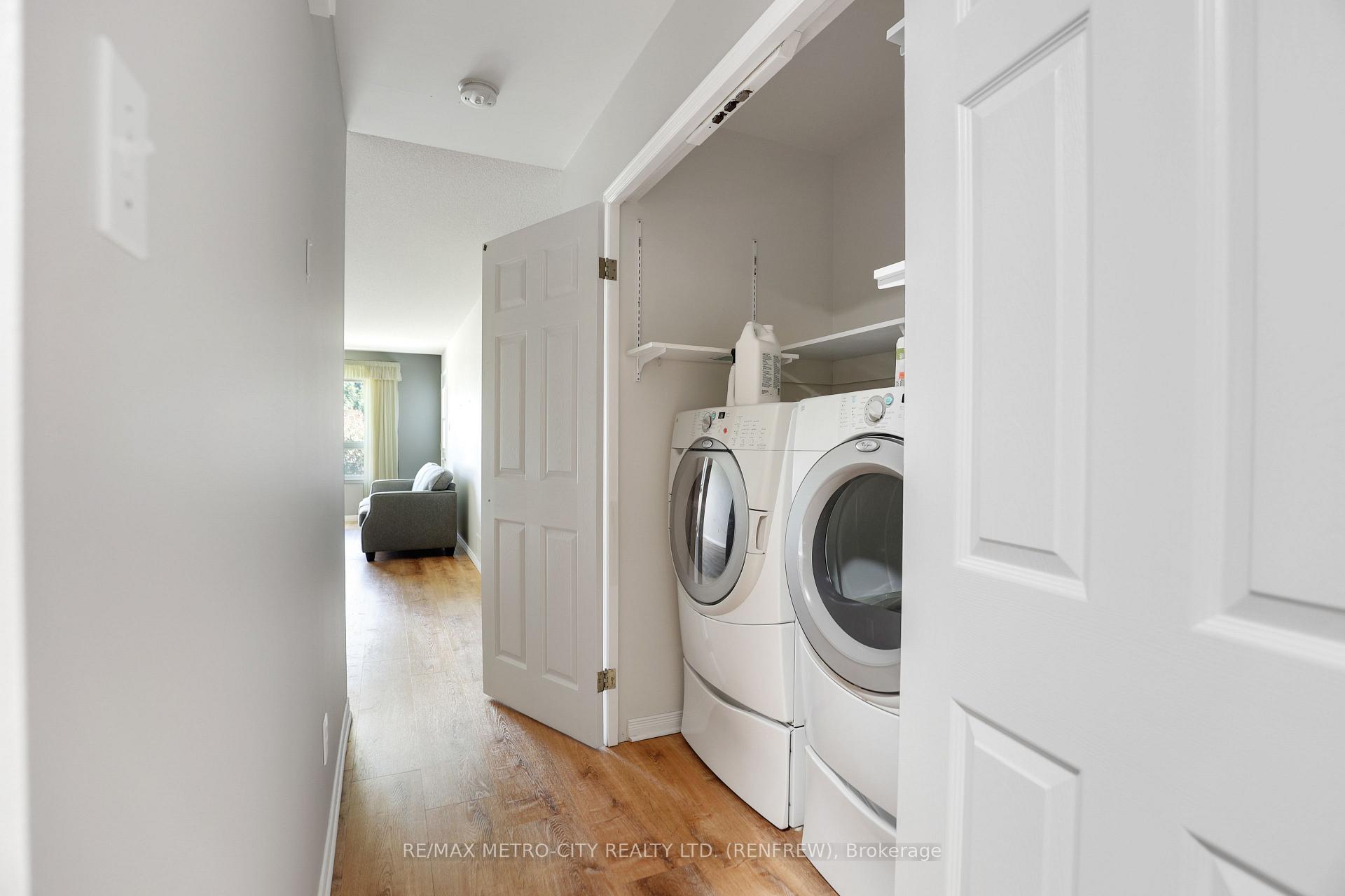 Photo 18 of 207 Renfrew Avenue W, Renfrew — HOMEH