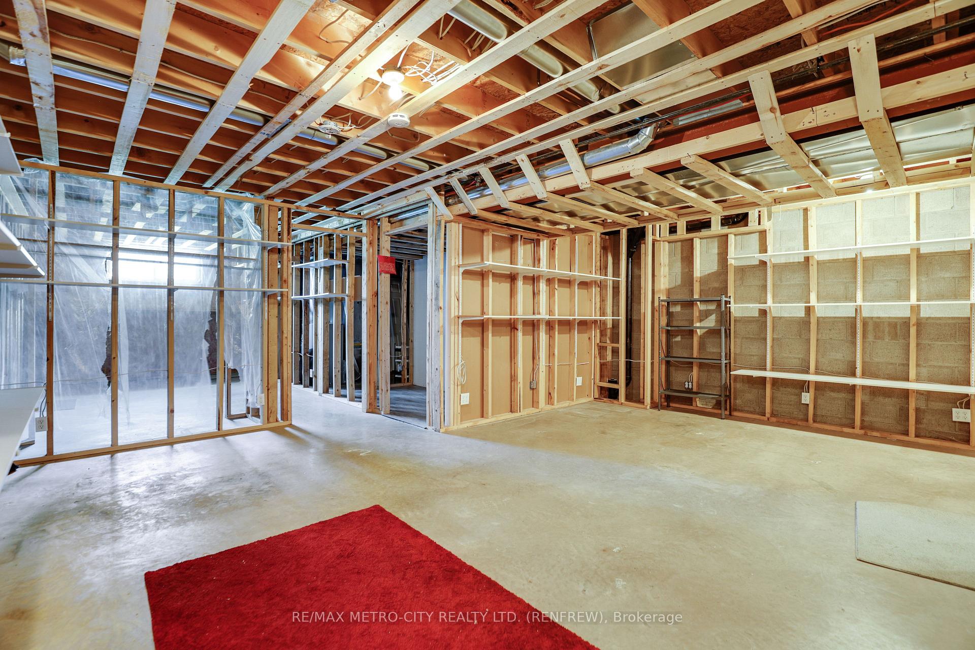 Photo 19 of 207 Renfrew Avenue W, Renfrew — HOMEH