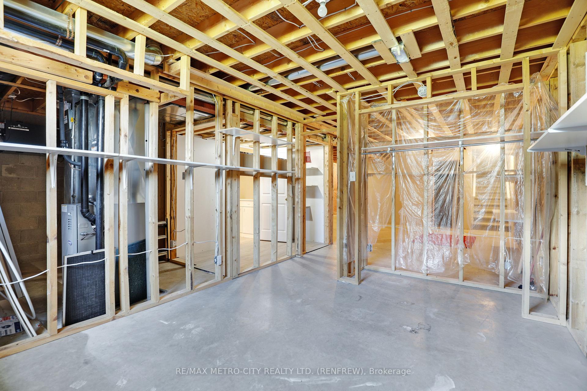 Photo 20 of 207 Renfrew Avenue W, Renfrew — HOMEH