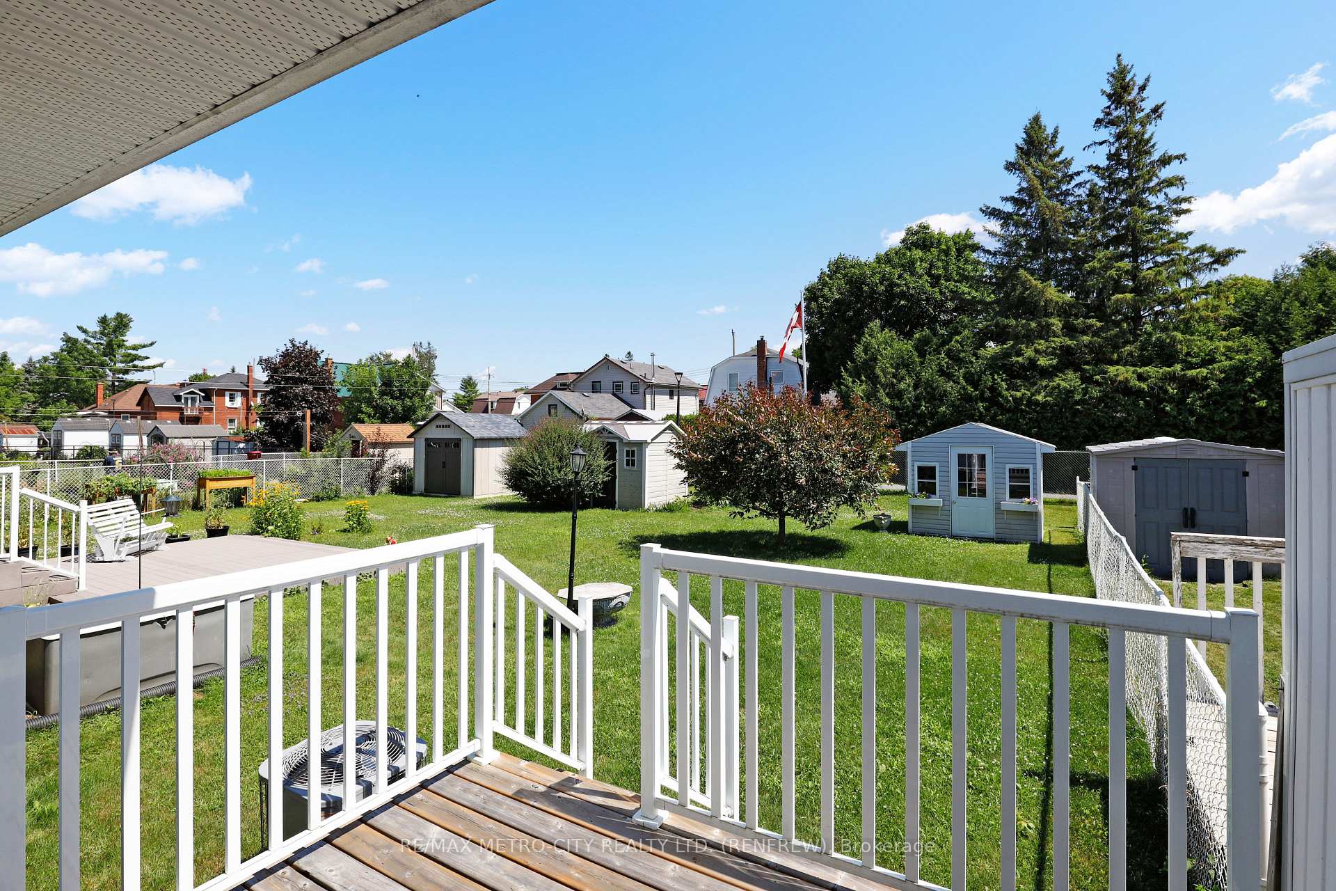 Photo 22 of 207 Renfrew Avenue W, Renfrew — HOMEH
