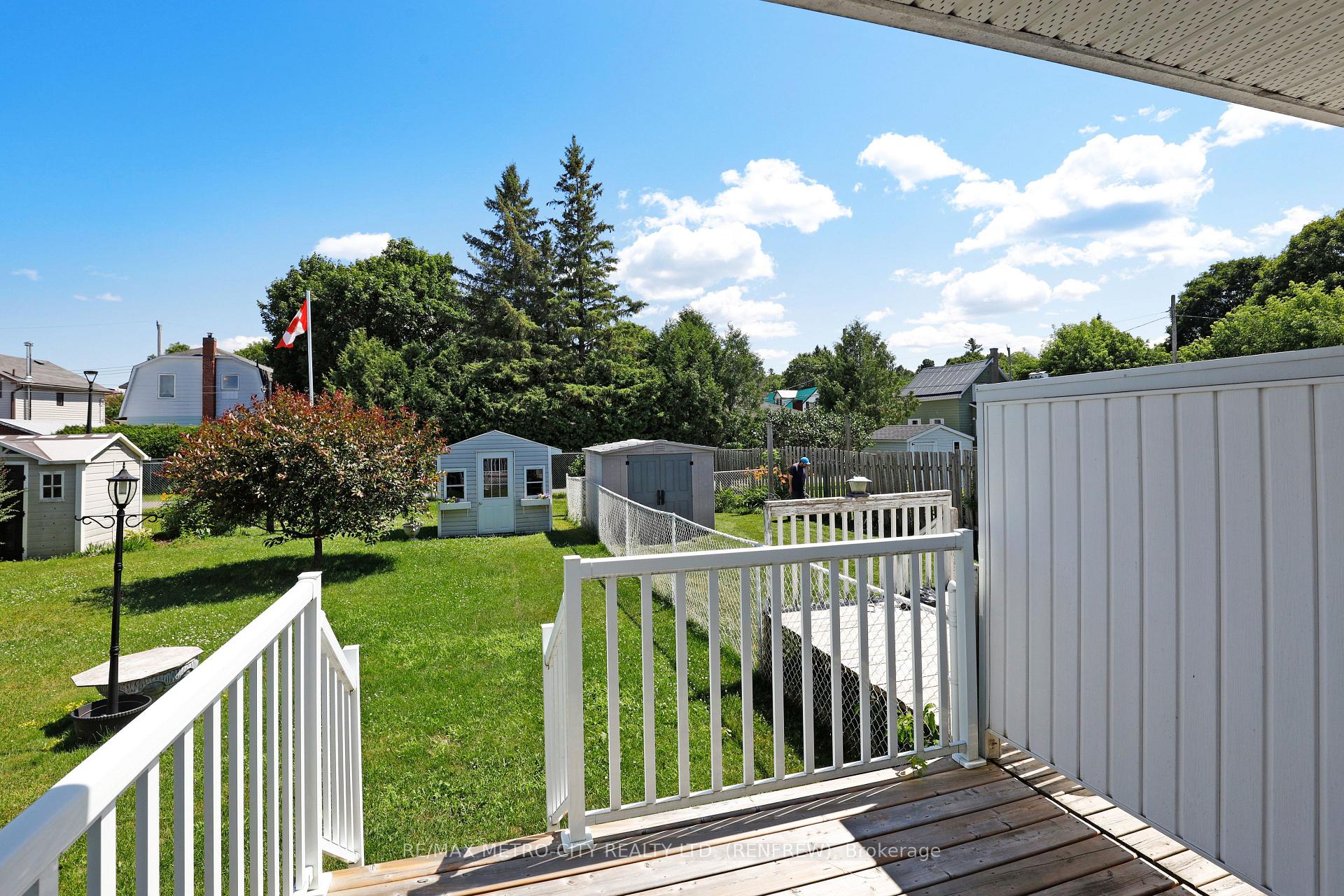 Photo 23 of 207 Renfrew Avenue W, Renfrew — HOMEH