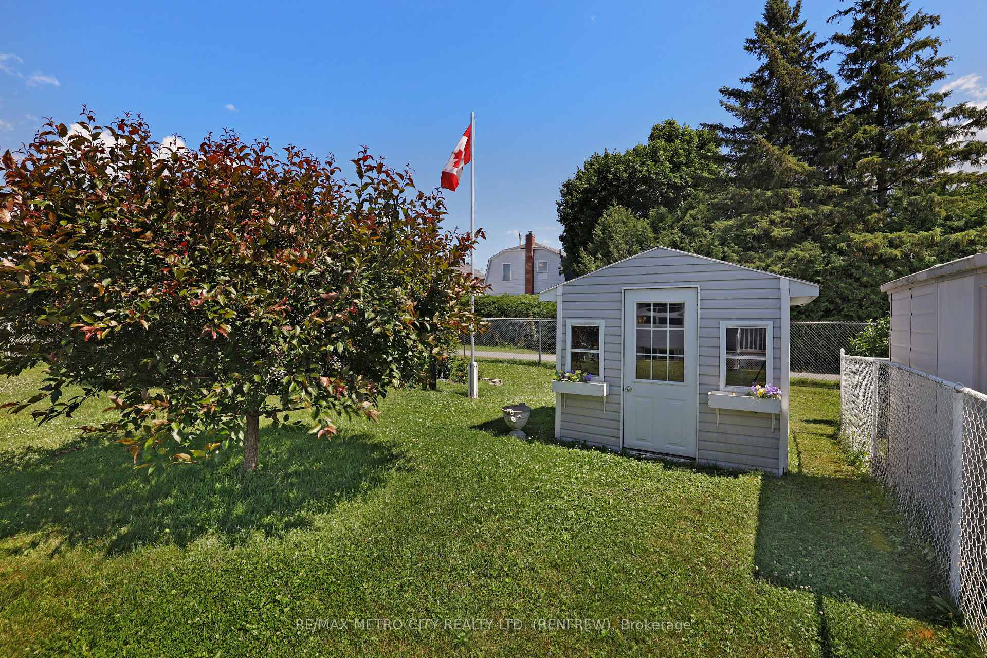 Photo 24 of 207 Renfrew Avenue W, Renfrew — HOMEH
