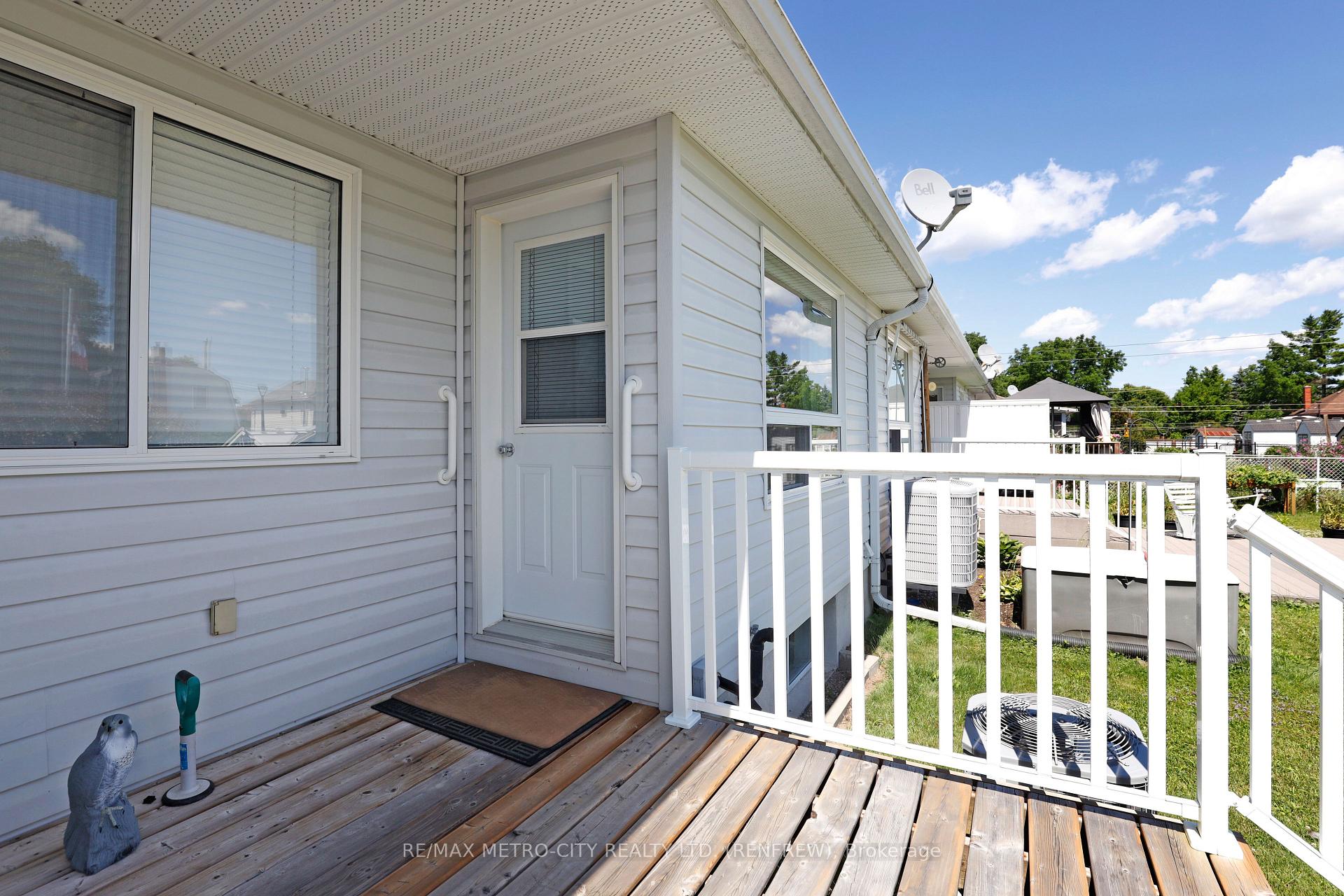 Photo 26 of 207 Renfrew Avenue W, Renfrew — HOMEH
