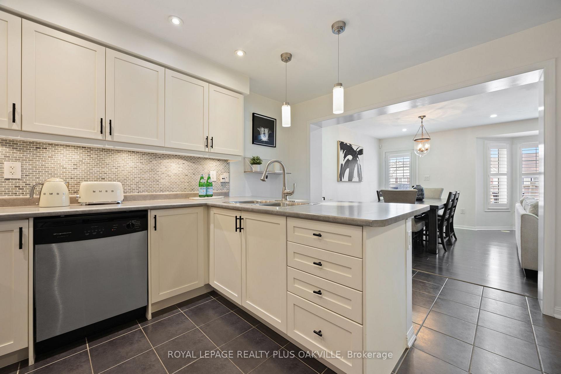 Photo 11 of 60 Gleave Terrace, Milton, Harrison — HOMEH