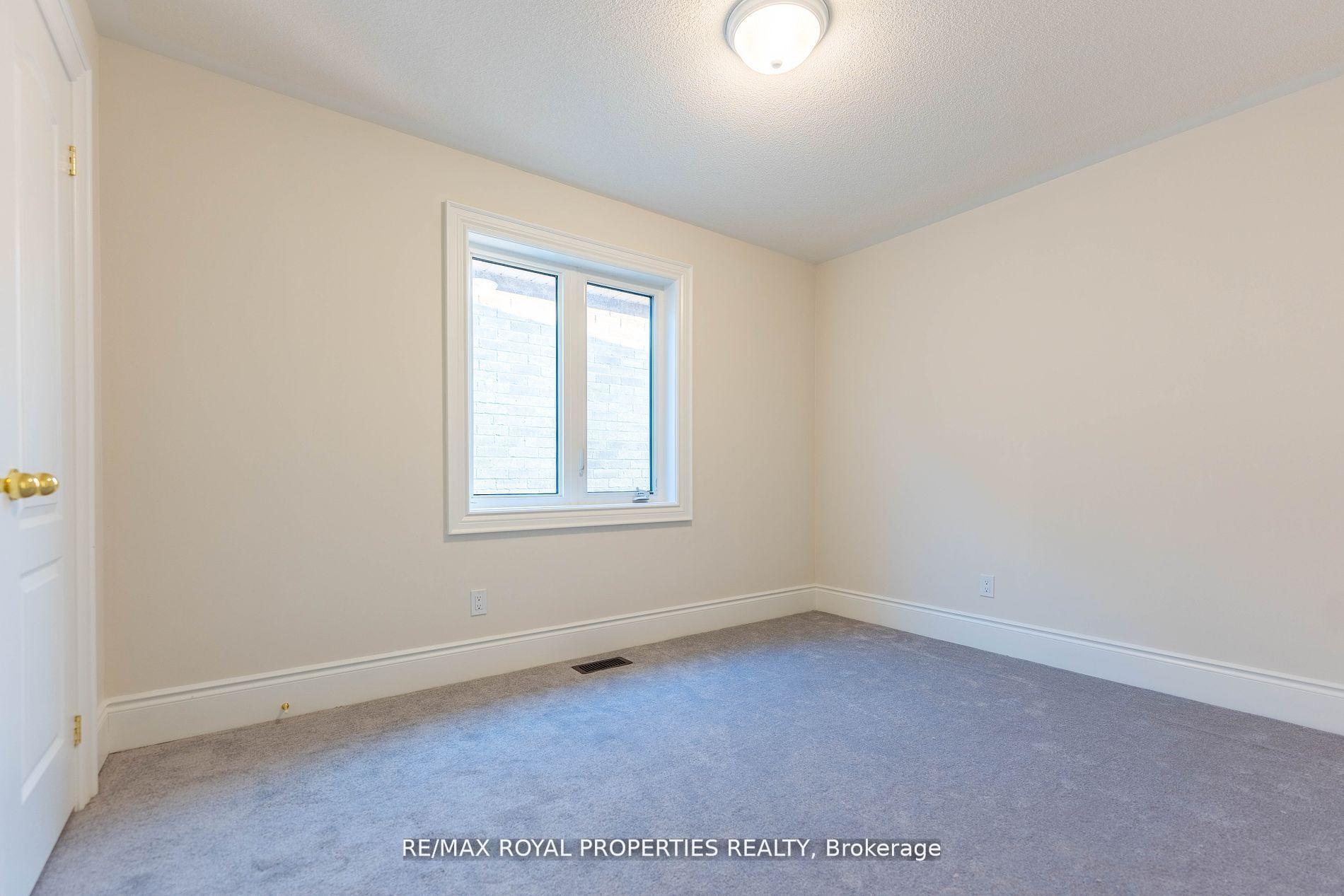Photo 12 of 1874 Fosterbrook Street, Oshawa, Taunton — HOMEH