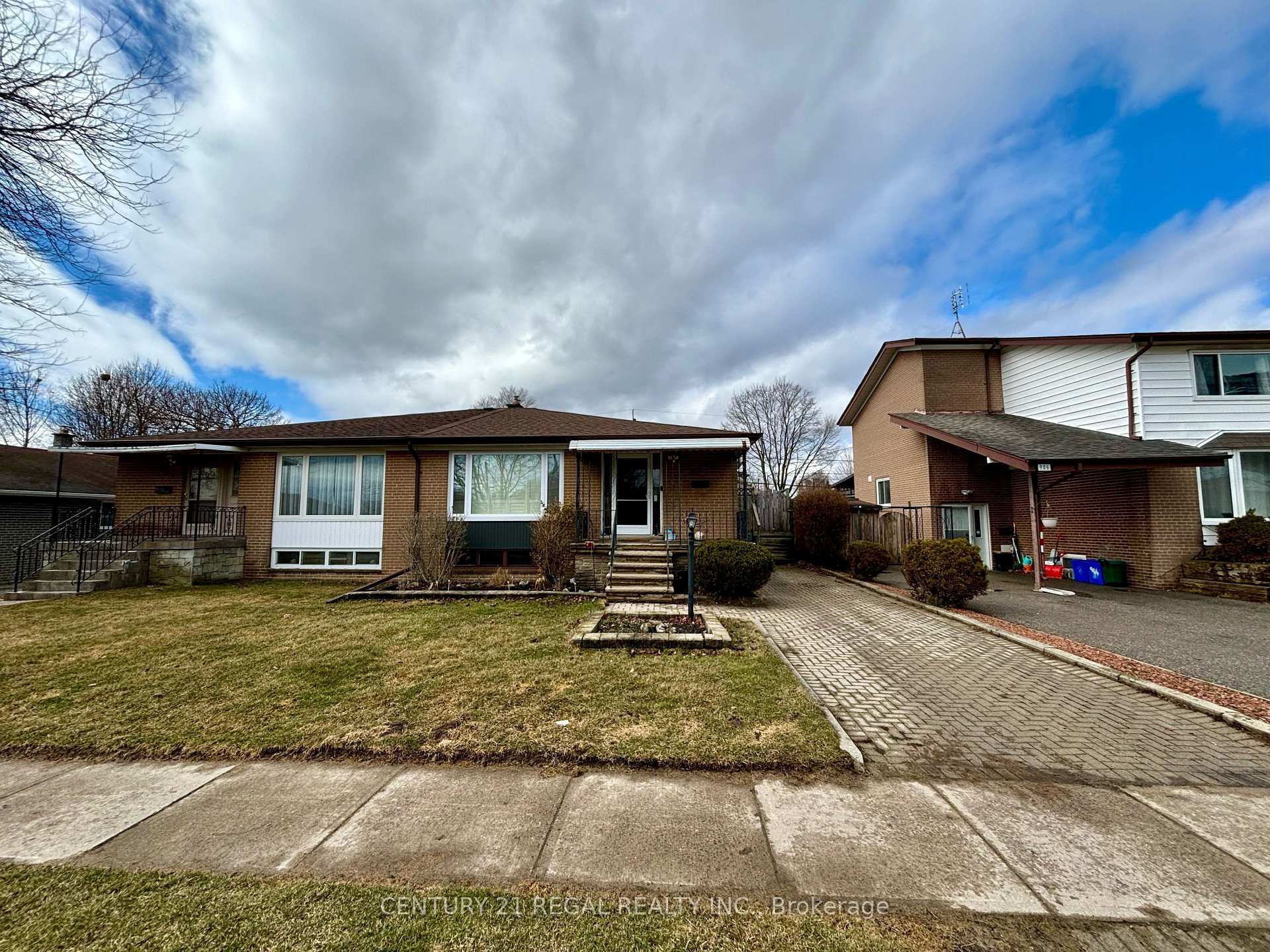 Photo 1 of 904 Modlin Road, Pickering, Bay Ridges — HOMEH