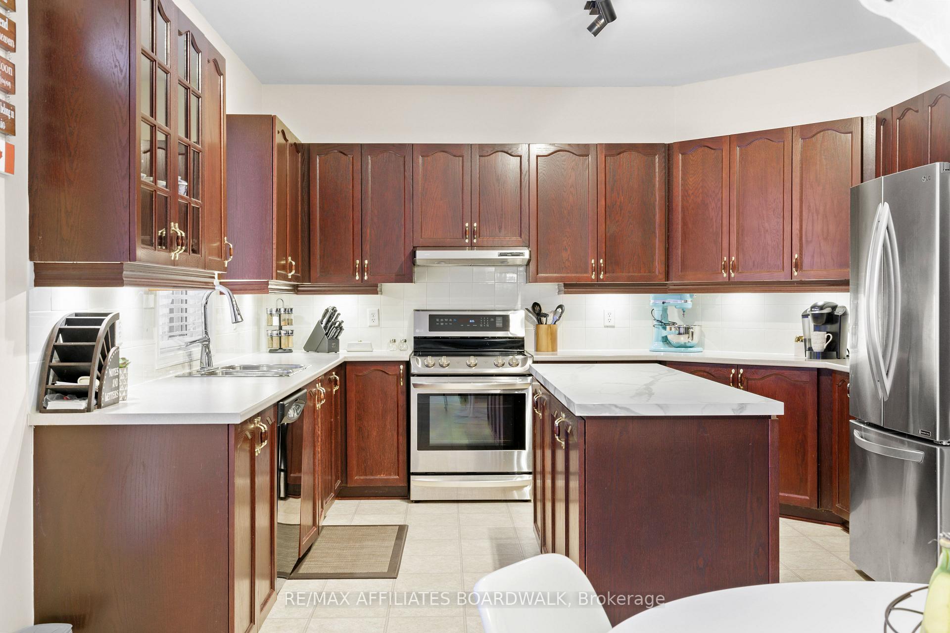Photo 3 of 634 St Bruno Street, Ottawa, Avalon East — HOMEH